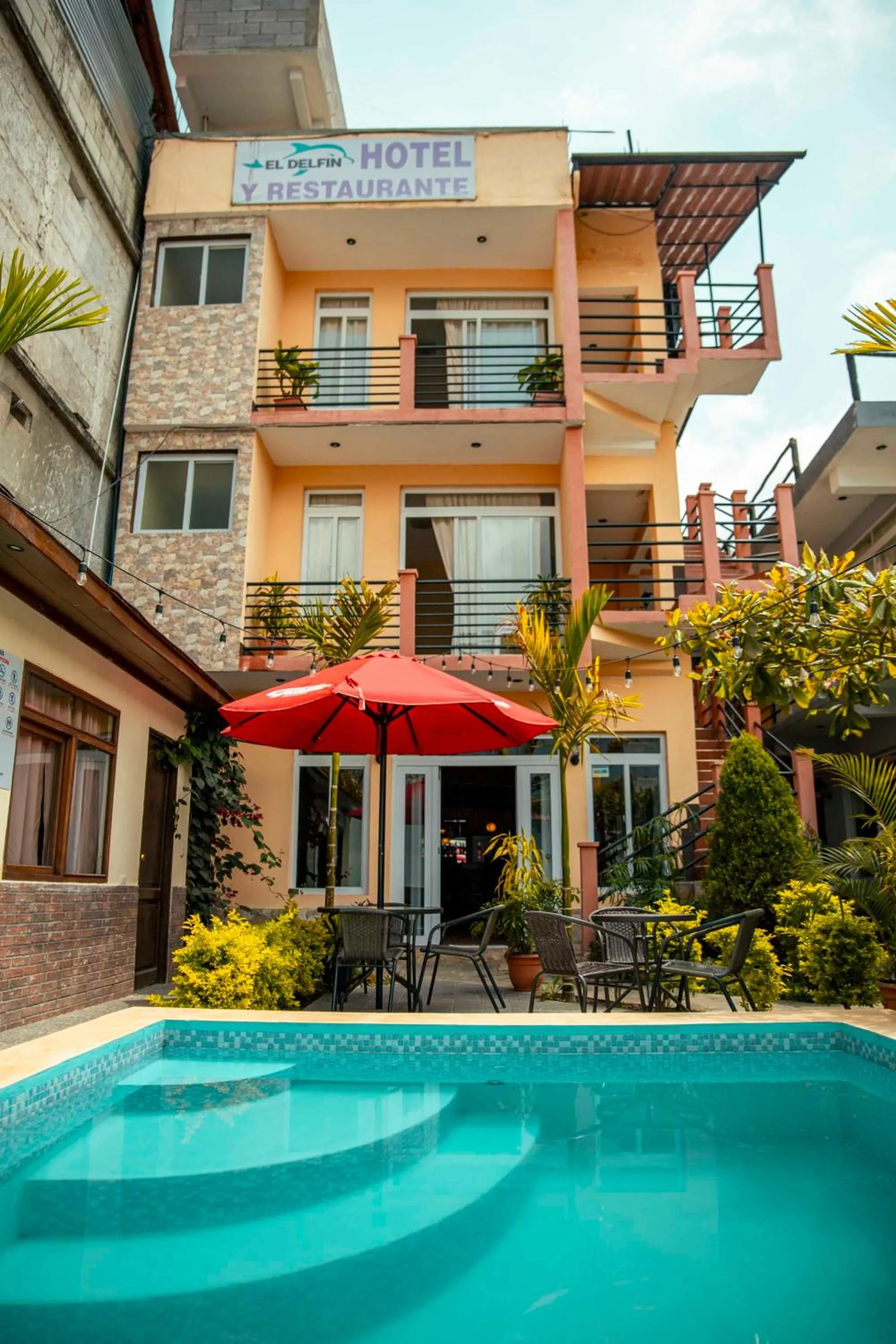 Swimming pool in El Delfin Hotel y Restaurante
