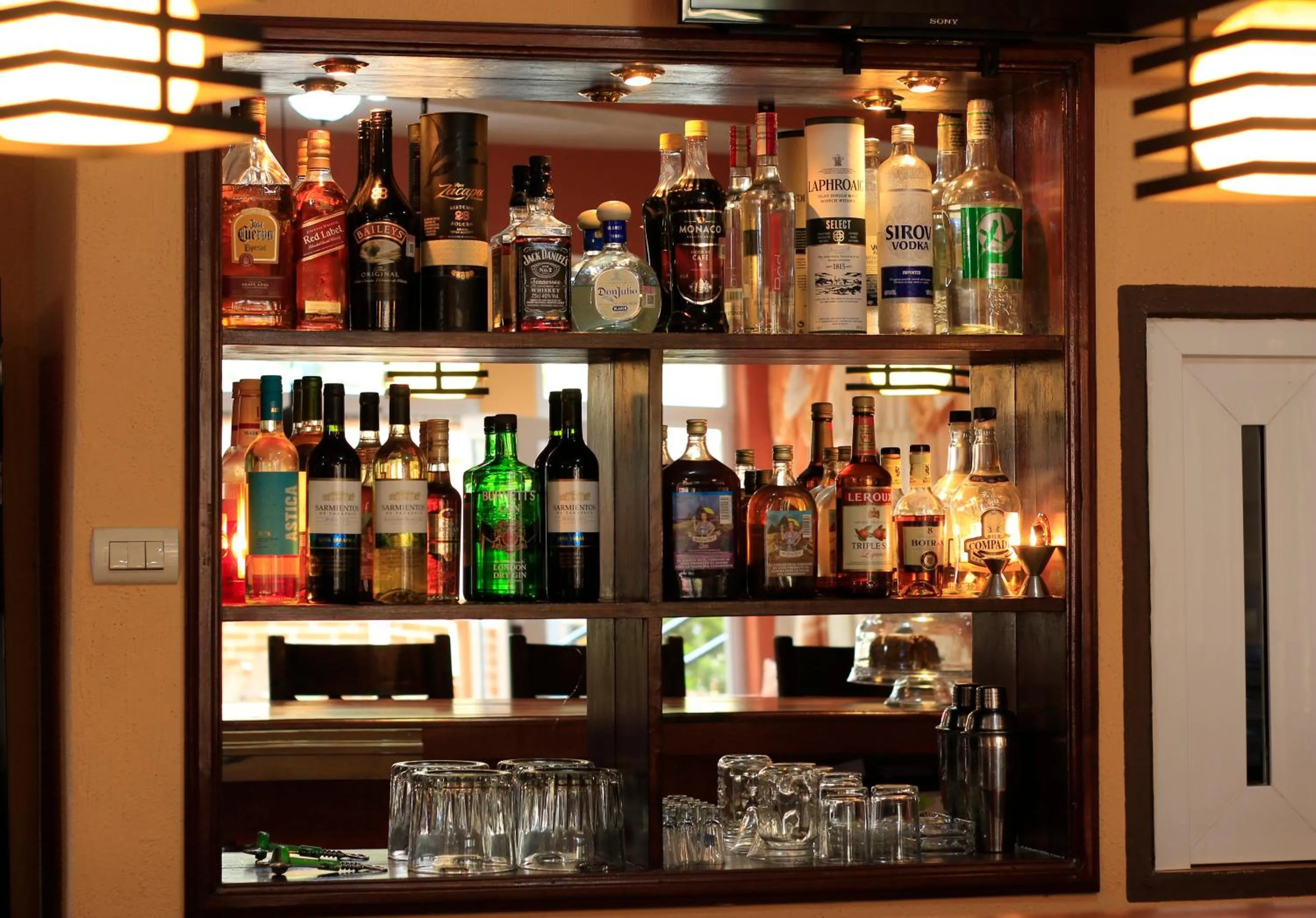 Lounge or bar in El Delfin Hotel y Restaurante