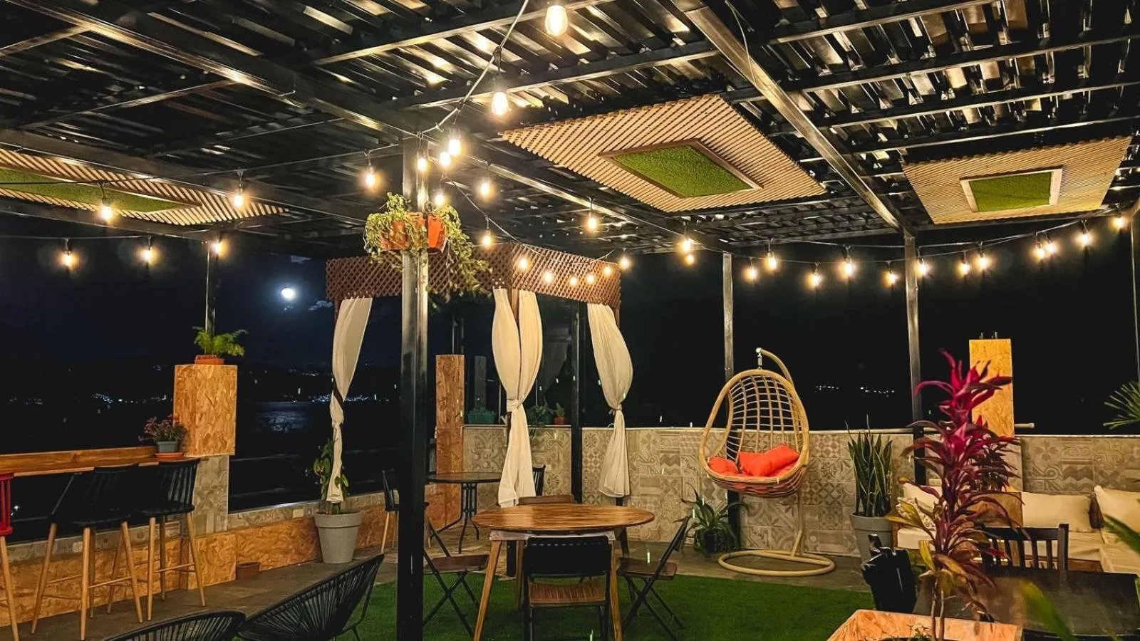 Night in El Delfin Hotel y Restaurante