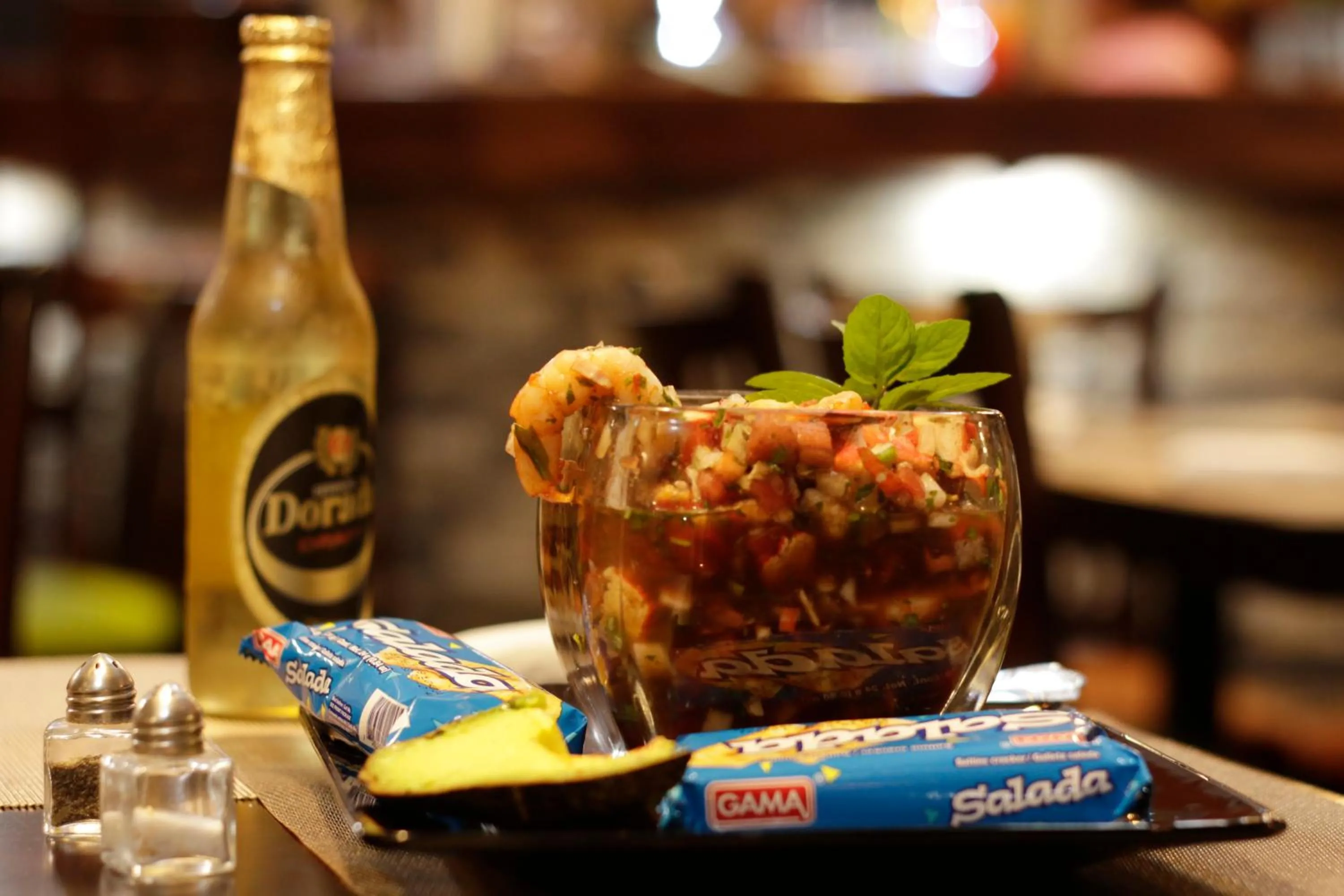 Food and drinks in El Delfin Hotel y Restaurante