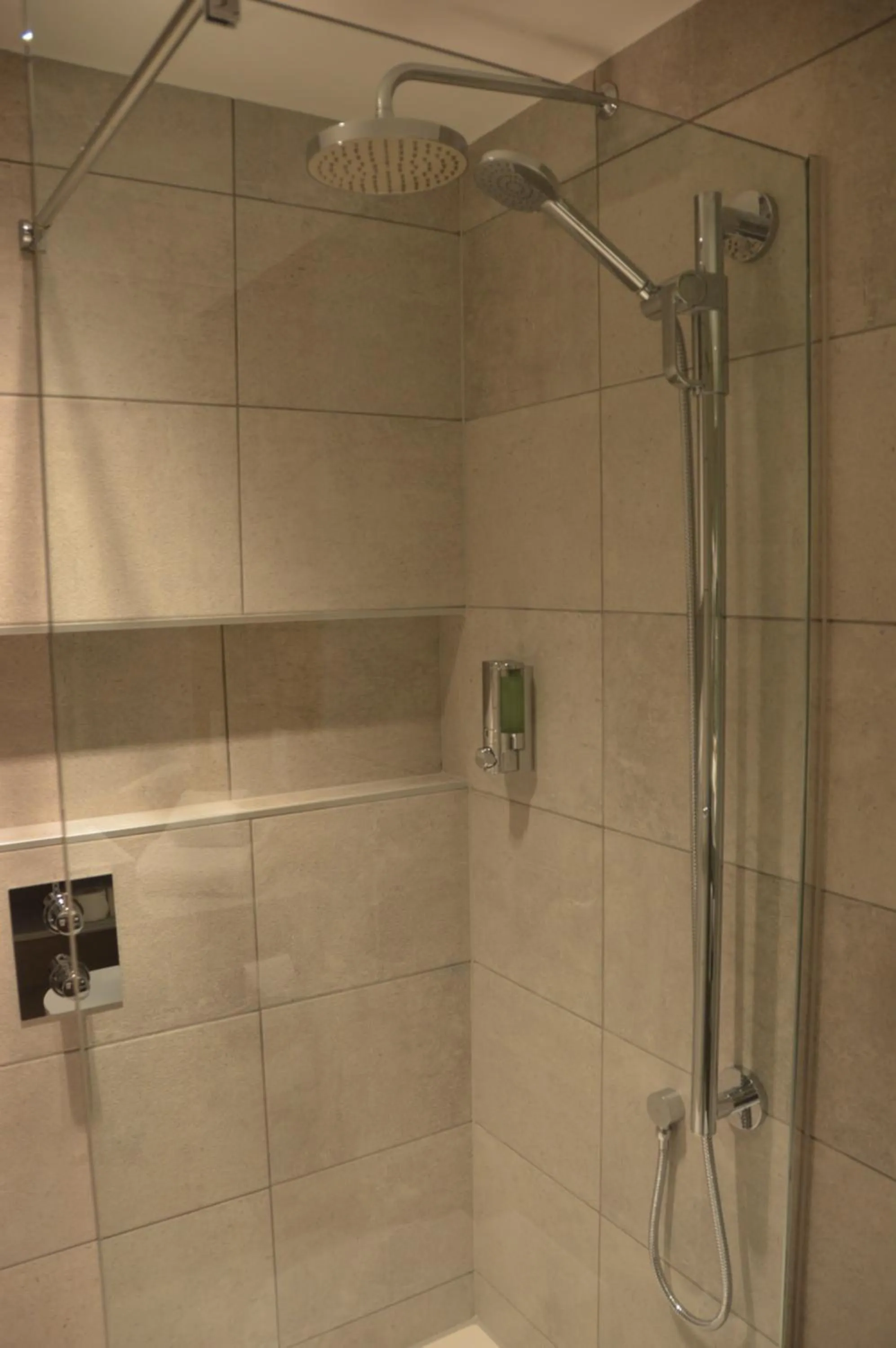 Shower in The Golden Jubilee Hotel
