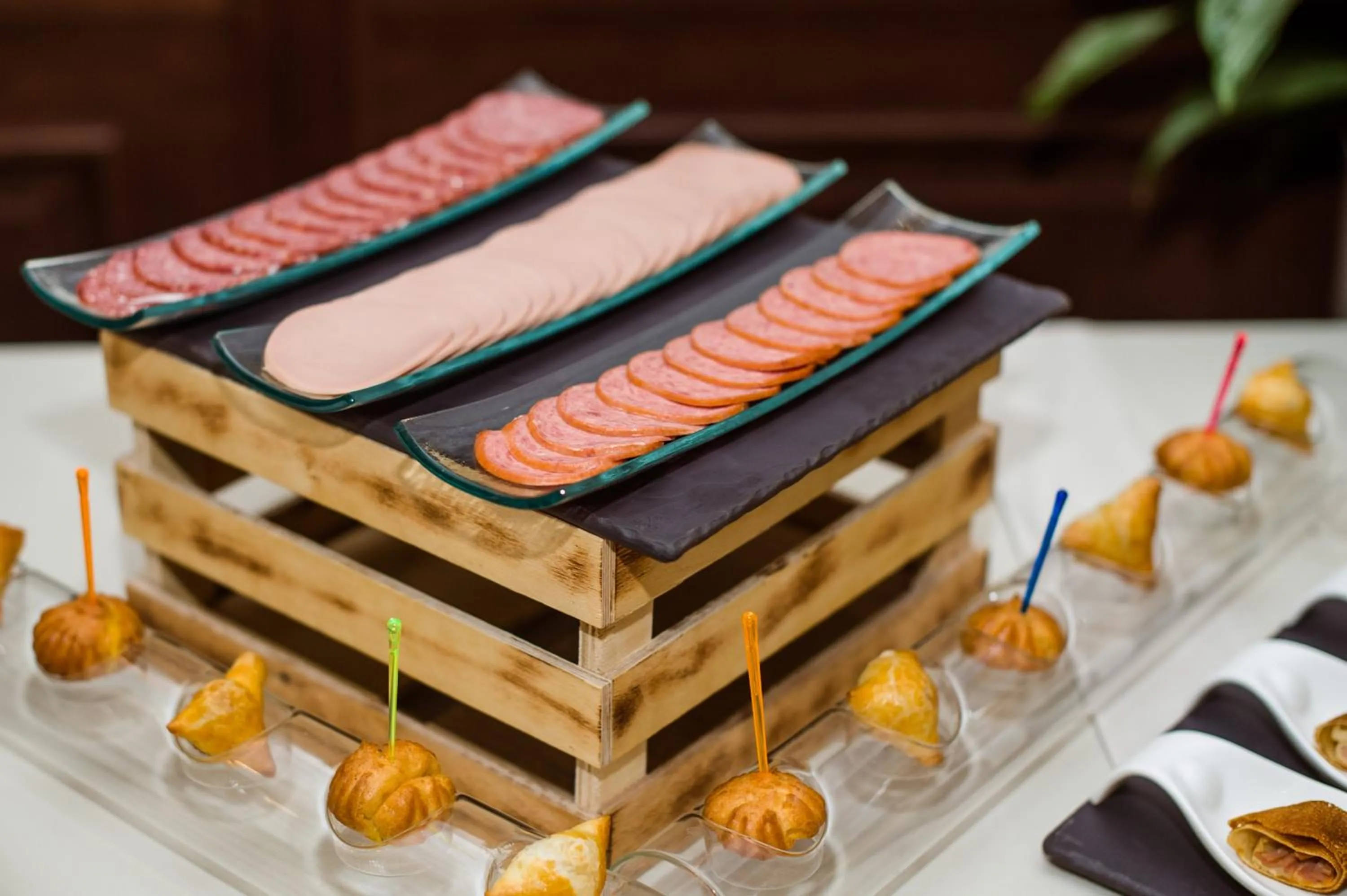 Restaurant/places to eat in Alanda Hotel