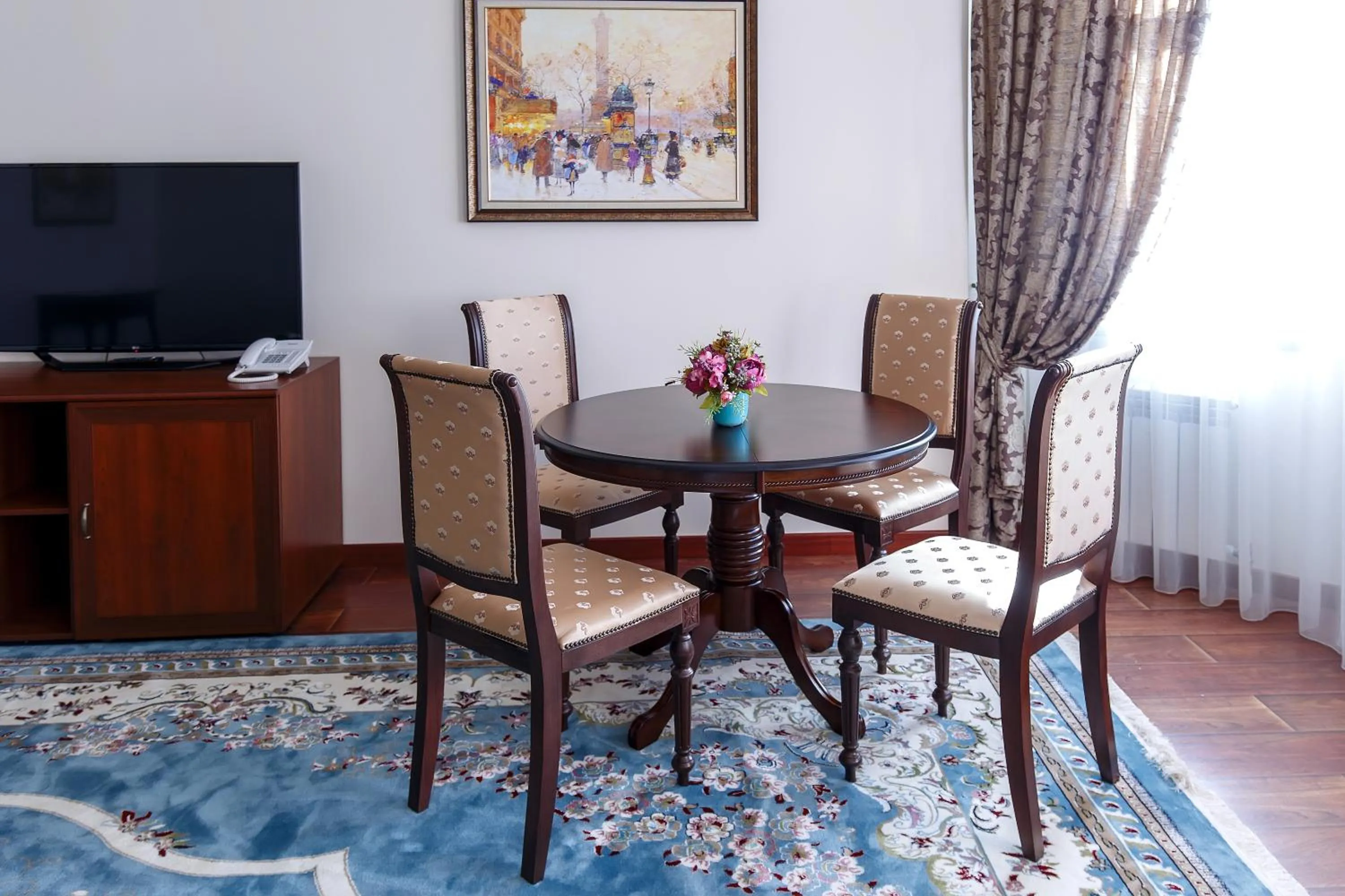 Living room in Alanda Hotel