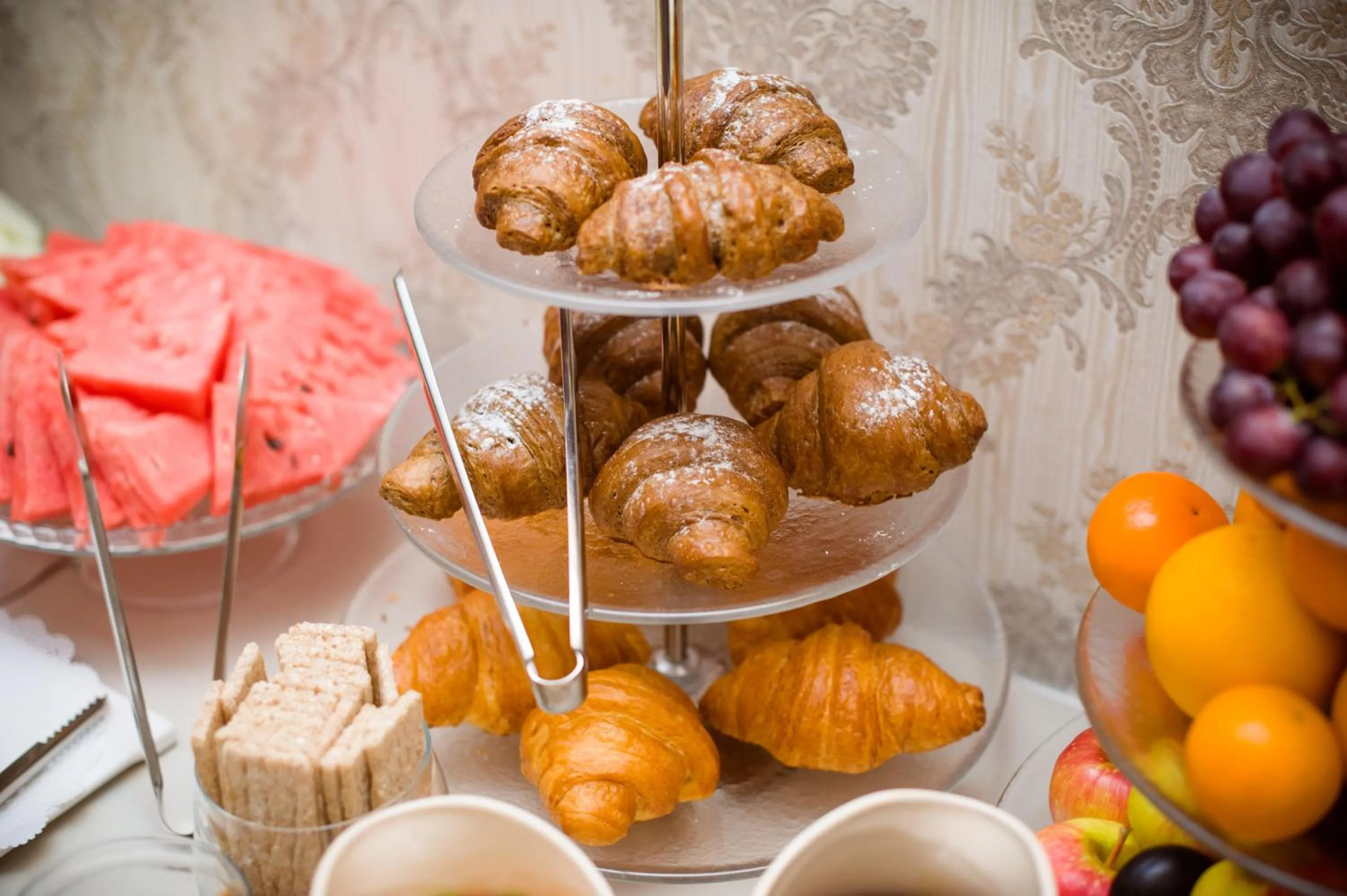 Restaurant/places to eat in Alanda Hotel