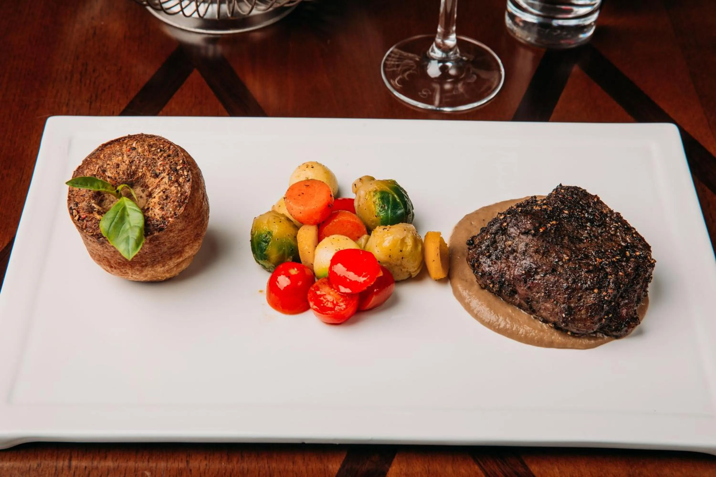 Restaurant/places to eat in Alanda Hotel