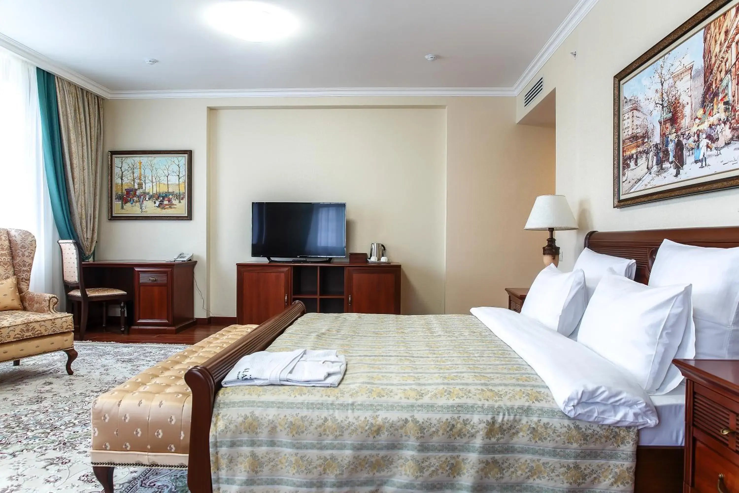 Deluxe King Room - single occupancy in Alanda Hotel Deluxe King Room - single occupancy in Alanda Hotel