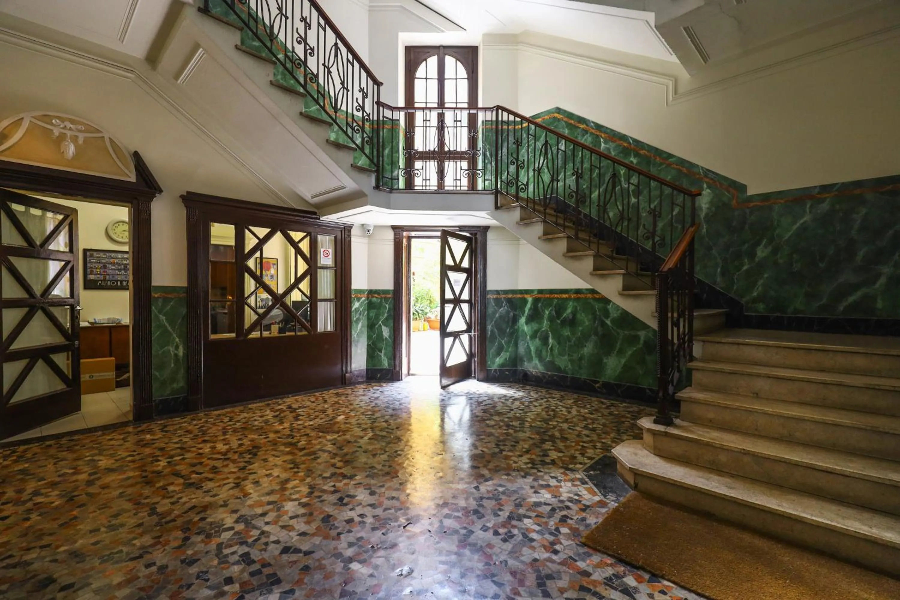 Facade/entrance in House of Frames