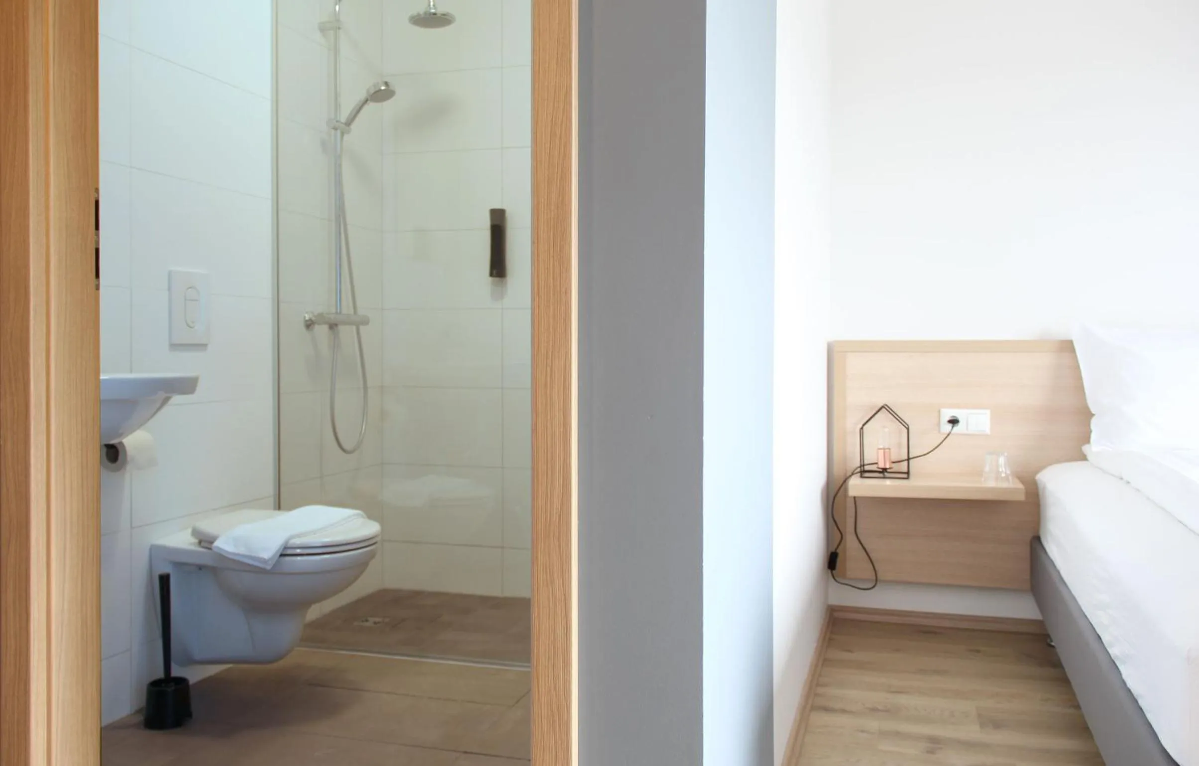 Shower, Bed in Lilja Guesthouse