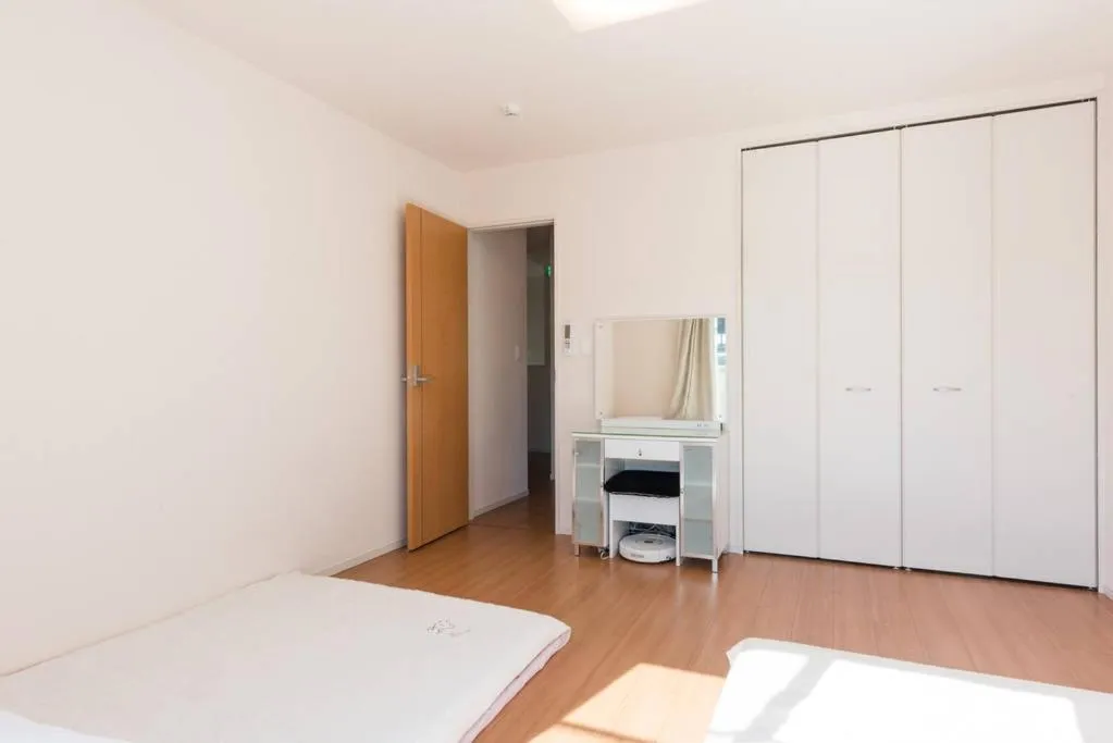 Bedroom, Bed in Hinode House