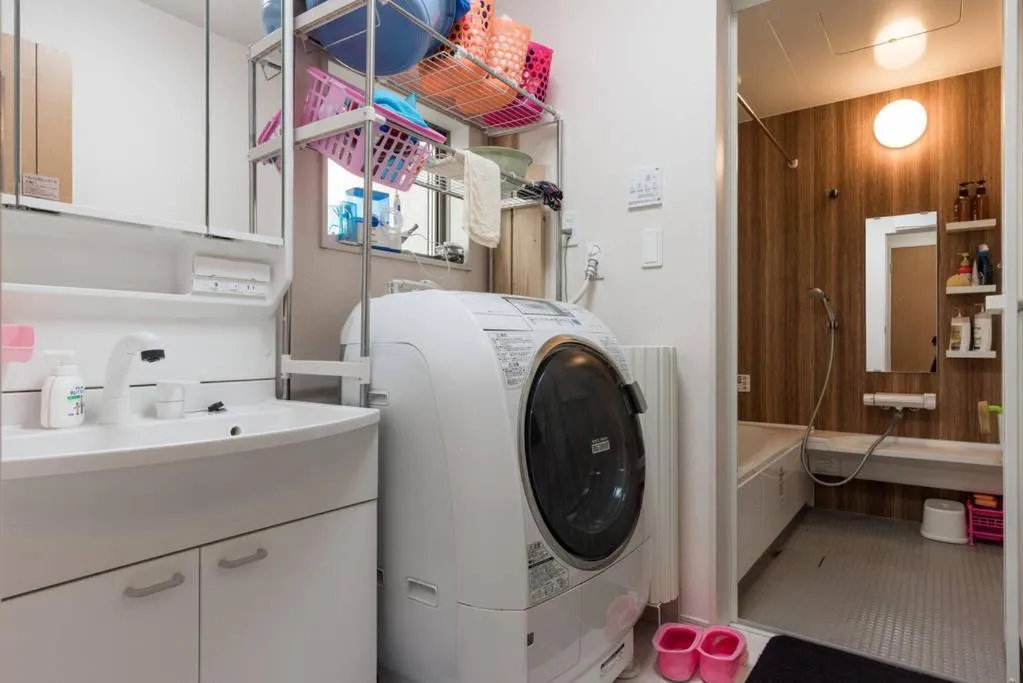 Shower in Hinode House