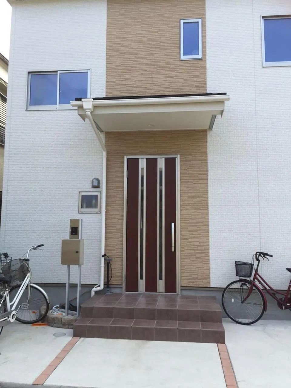 Facade/entrance in Hinode House