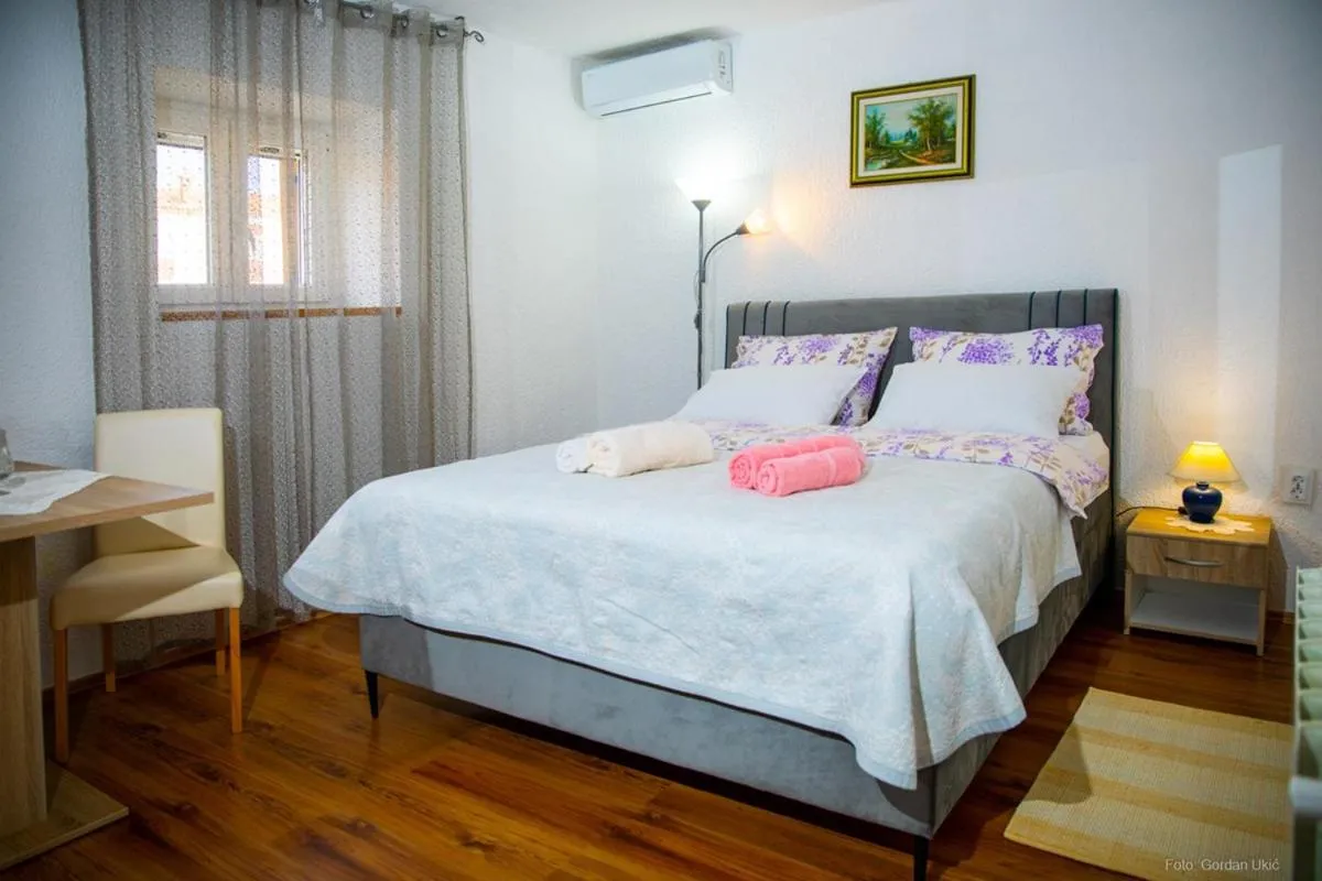 Apartments Barat