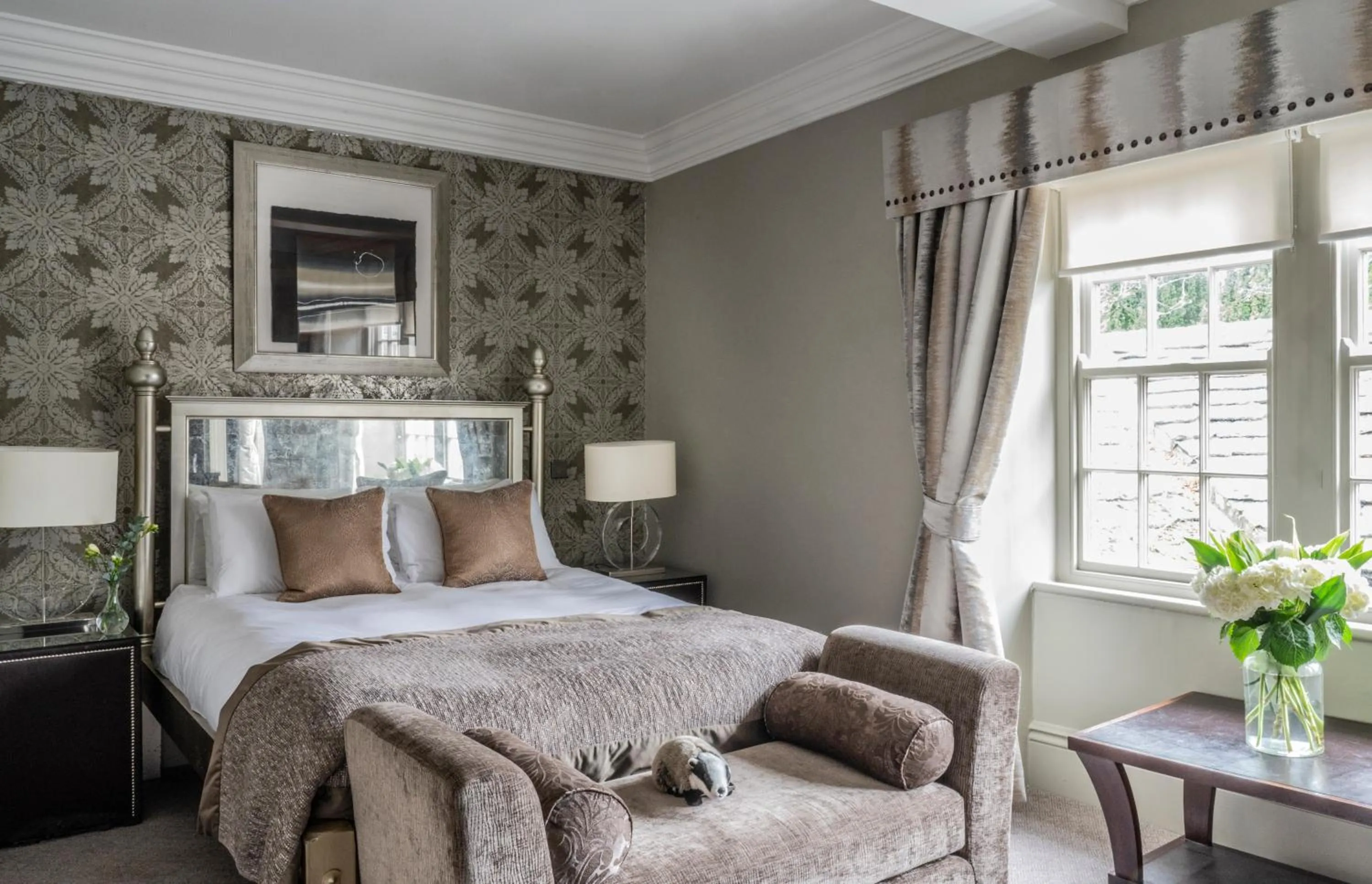 Living room, Bed in Wood Hall Hotel & Spa