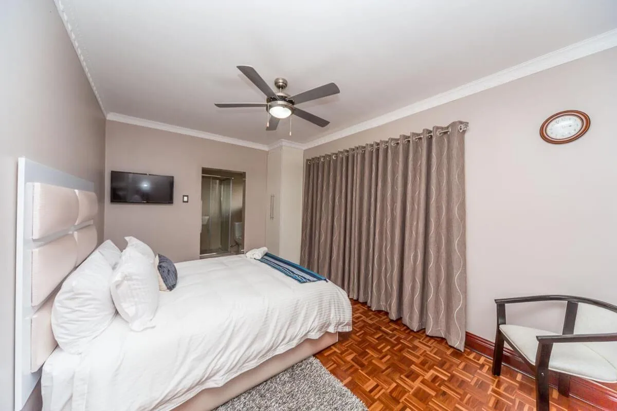 Bedroom, Bed in The Musafer Travel Lodge