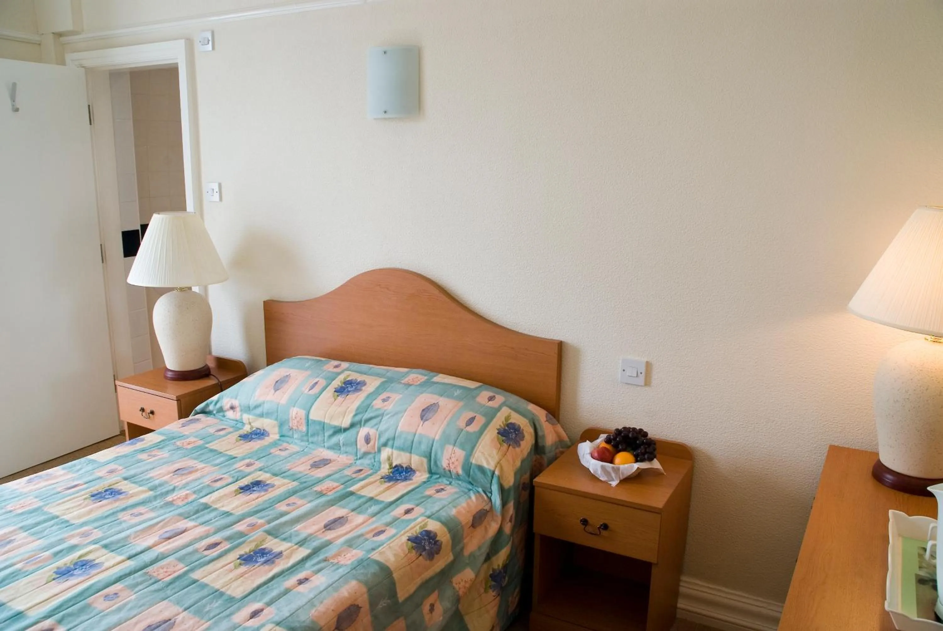 Bed in The Metropole Hotel