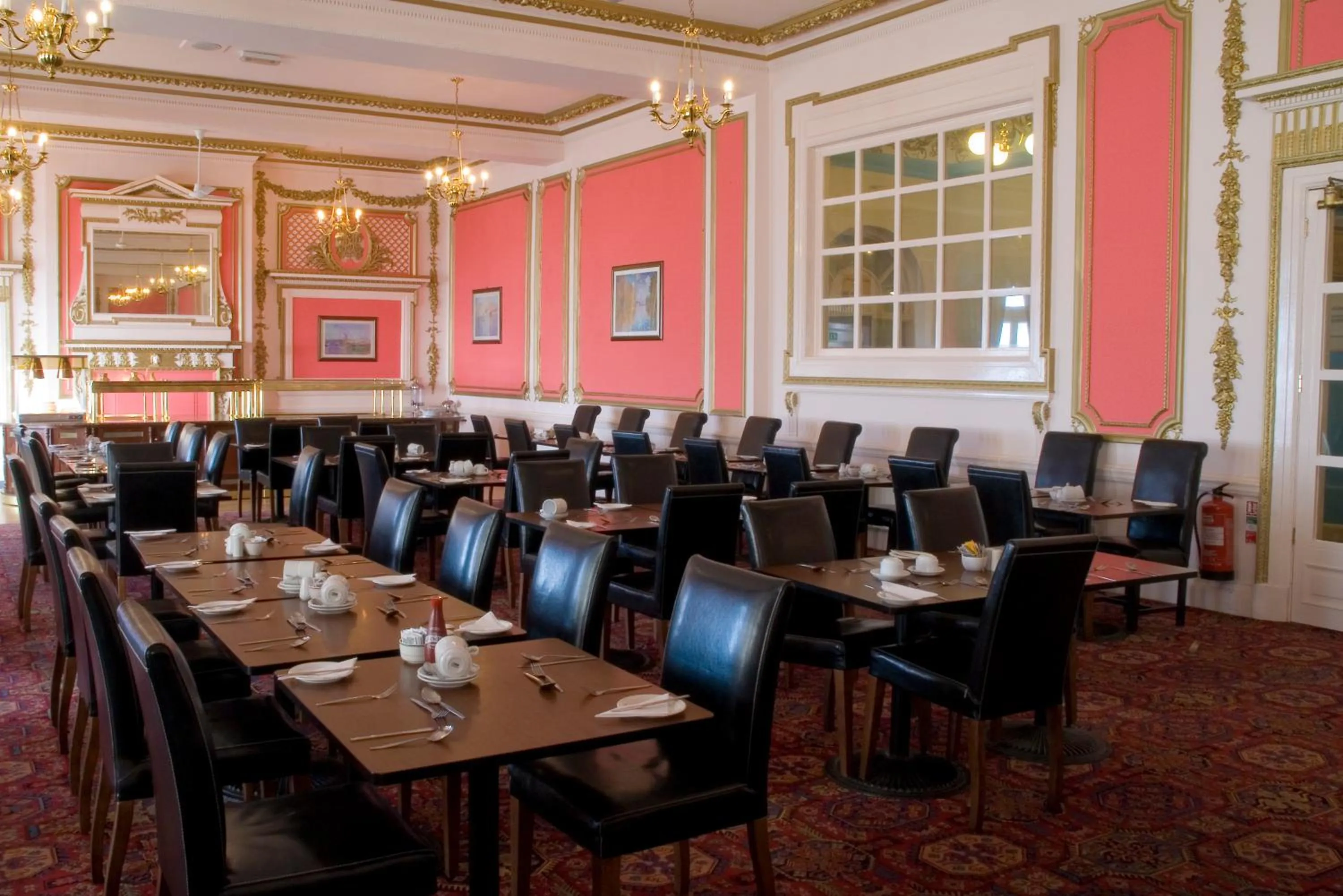 Restaurant/places to eat in The Metropole Hotel