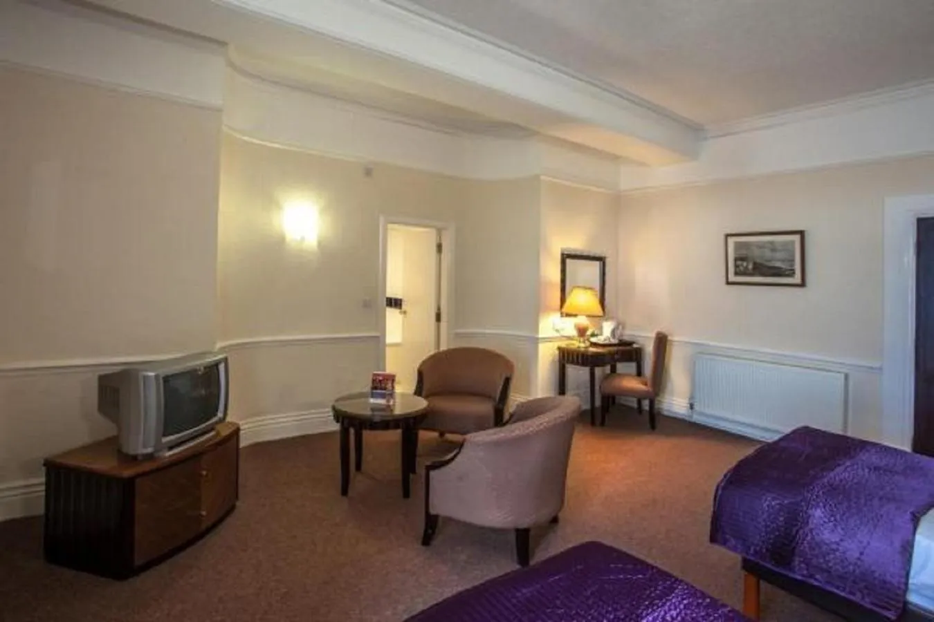 Photo of the whole room in The Metropole Hotel