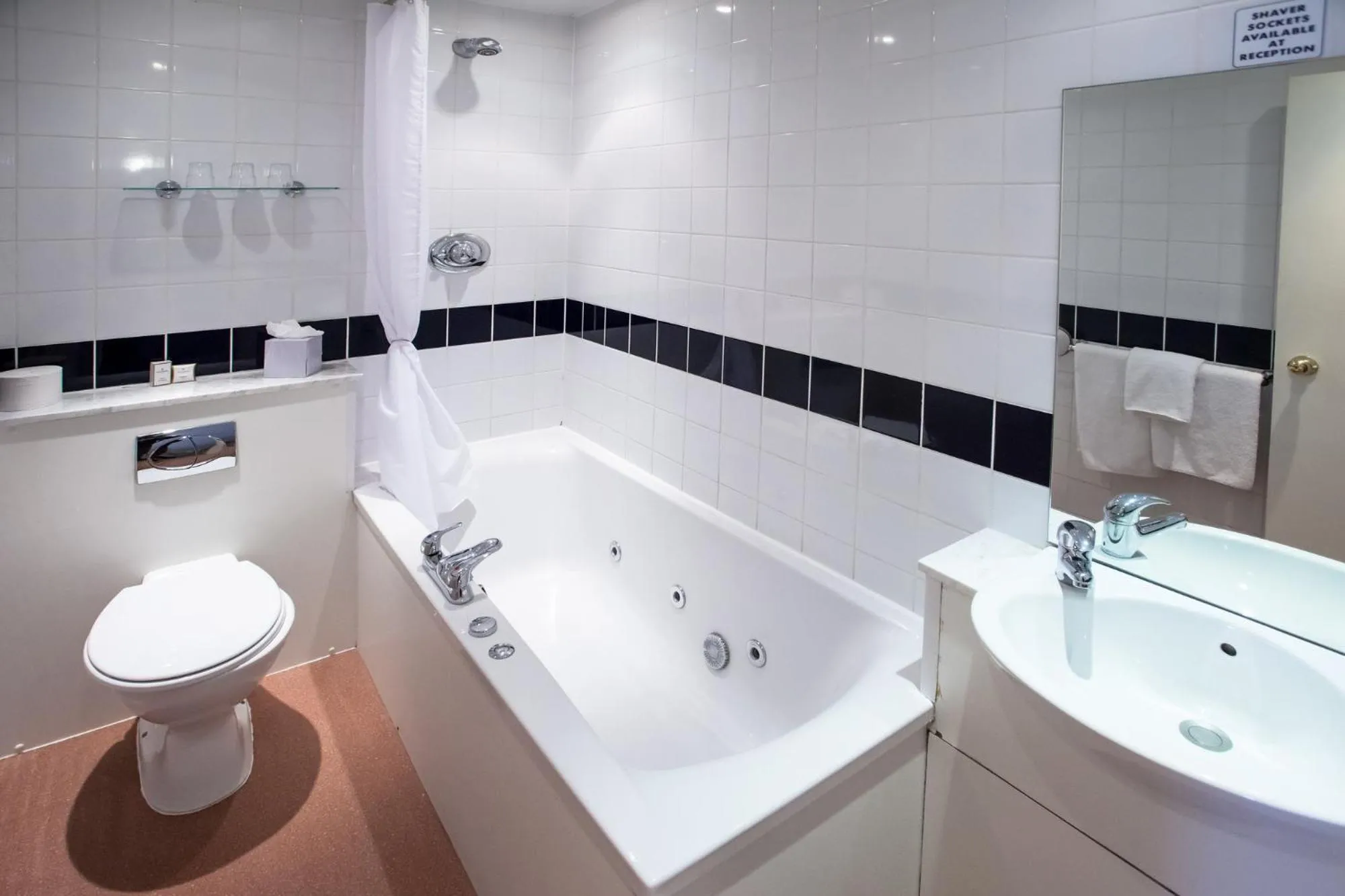 Toilet in The Metropole Hotel