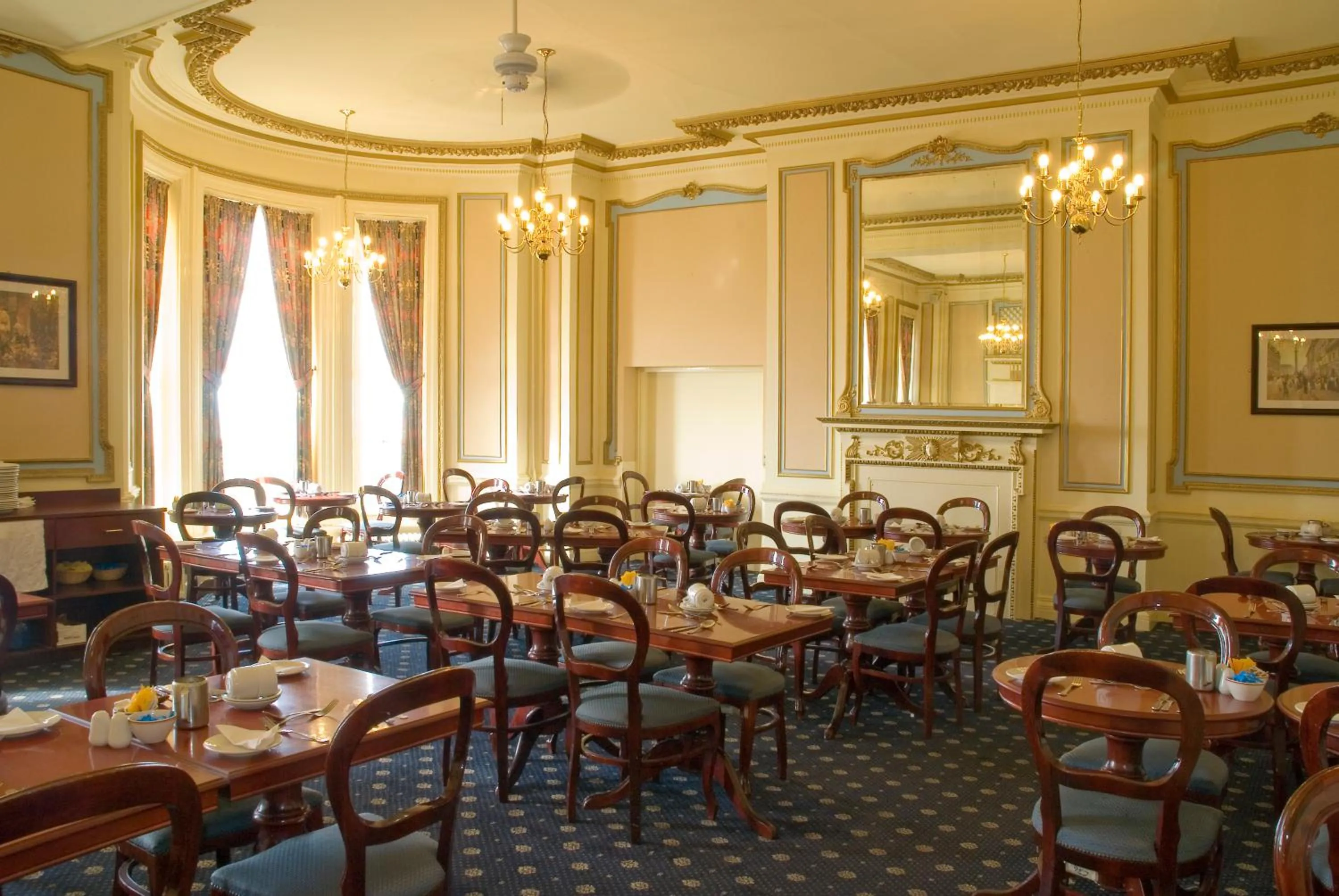 Restaurant/places to eat in The Metropole Hotel