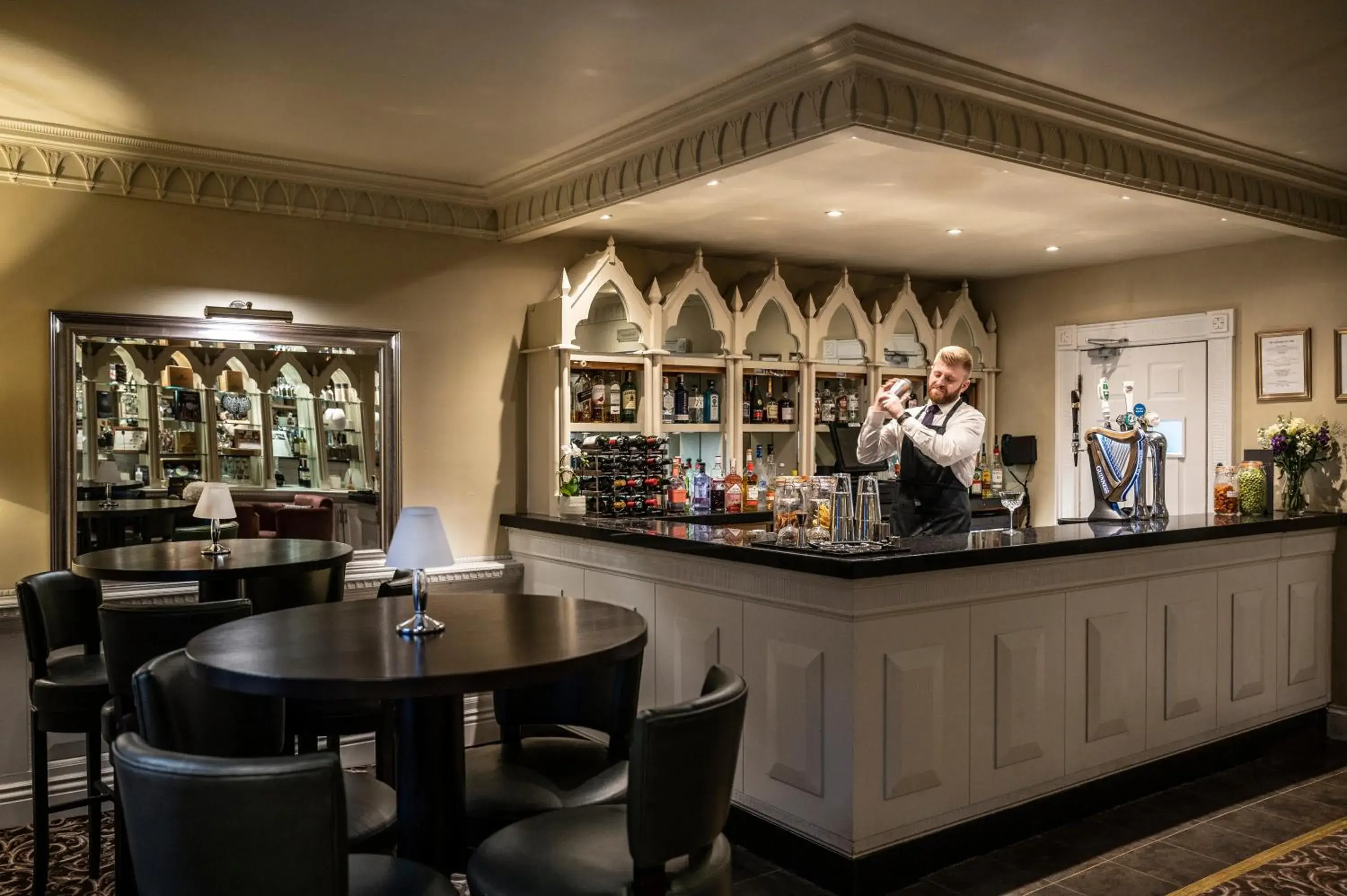 Lounge or bar in Brandshatch Place Hotel & Spa Lounge or bar in Brandshatch Place Hotel & Spa