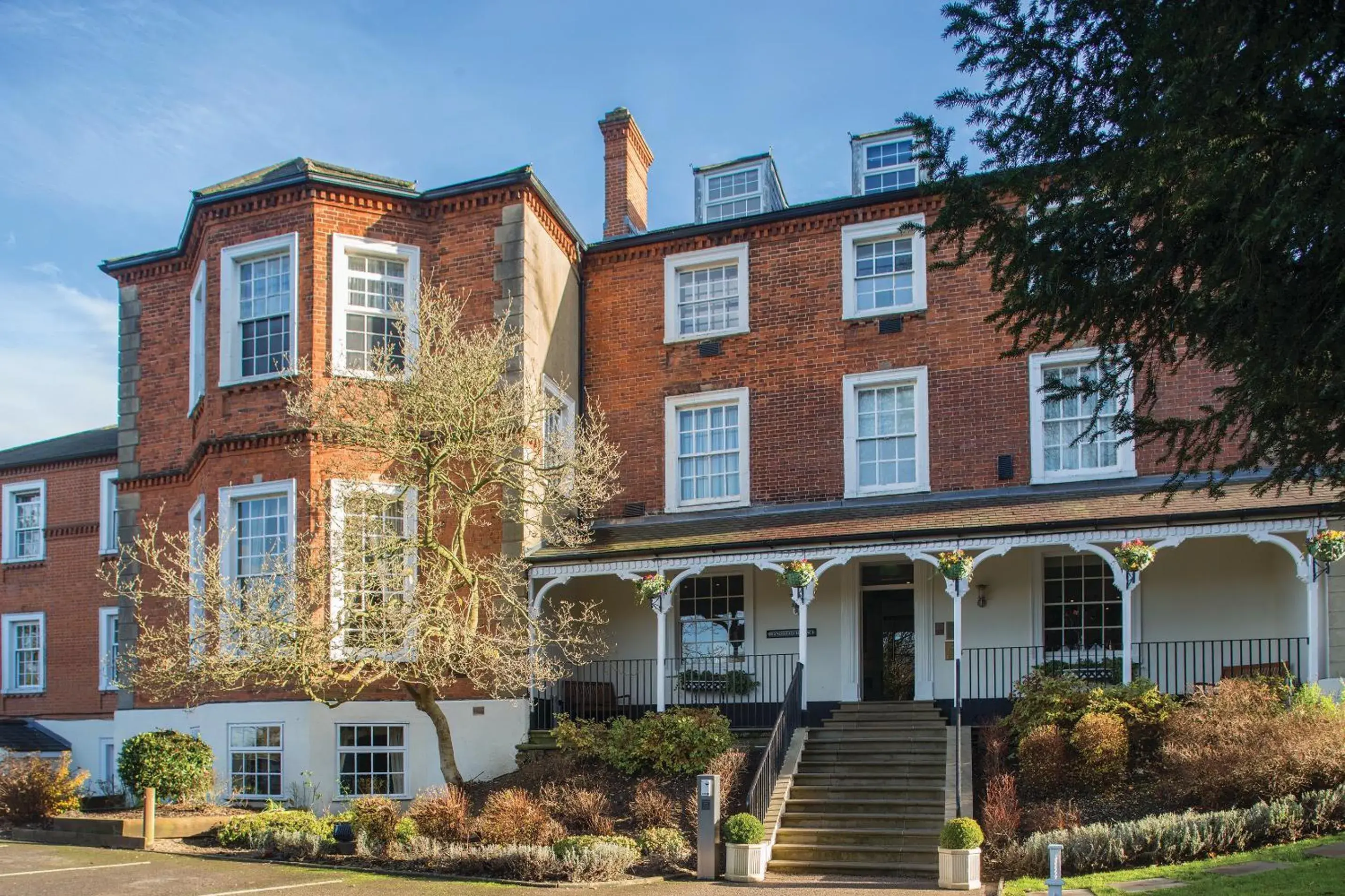 Property building in Brandshatch Place Hotel & Spa Property building in Brandshatch Place Hotel & Spa