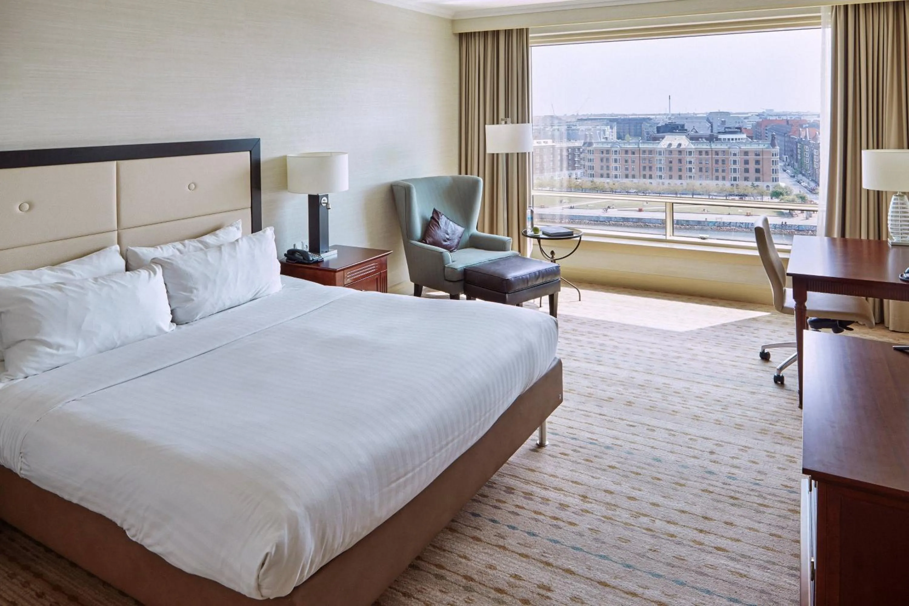 Photo of the whole room, Bed in Copenhagen Marriott Hotel