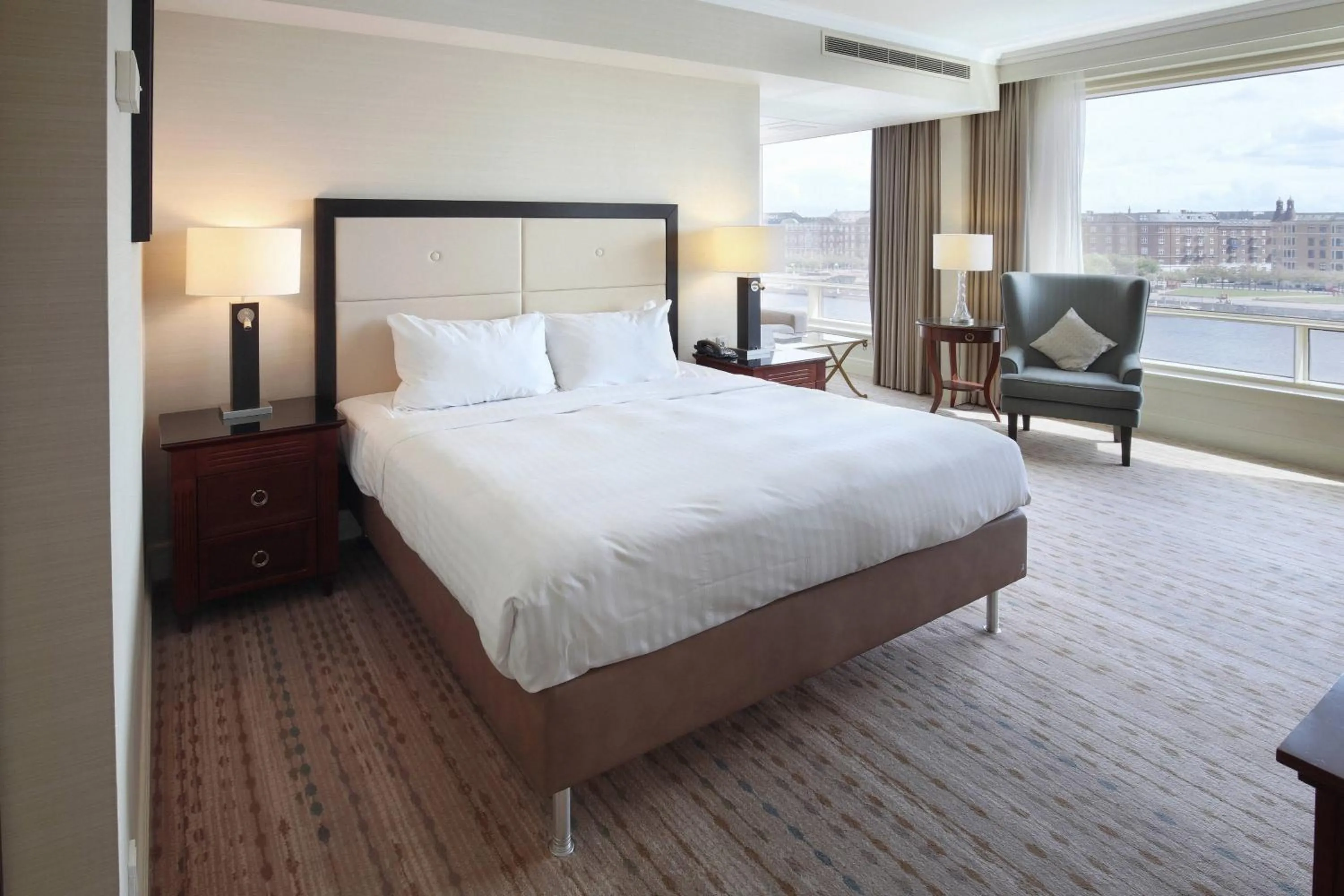 Photo of the whole room, Bed in Copenhagen Marriott Hotel