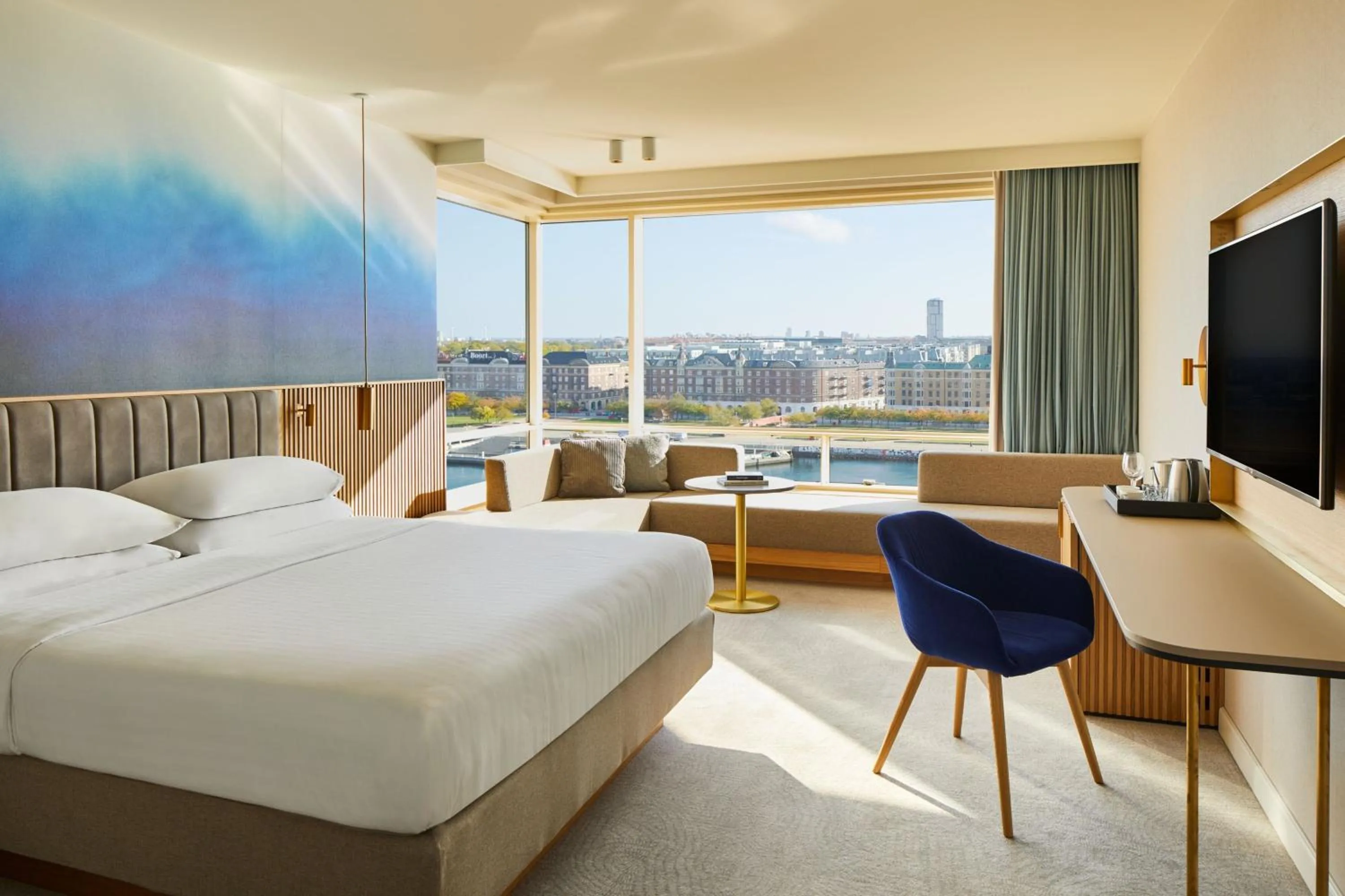 Photo of the whole room, Bed in Copenhagen Marriott Hotel