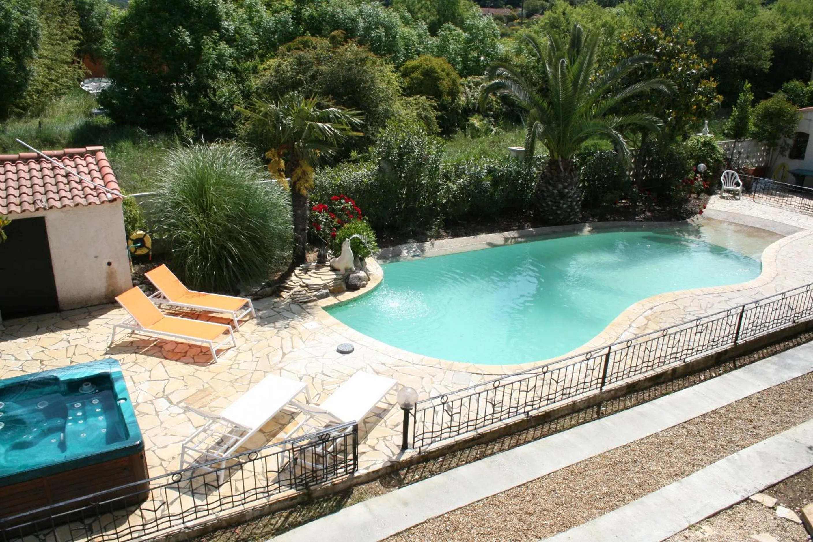 Swimming pool in Villa Myami