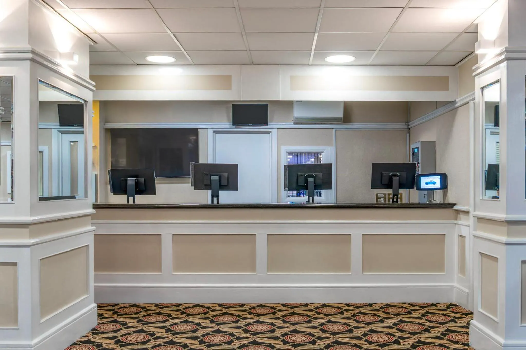 Lobby or reception in The Grand Burstin Hotel