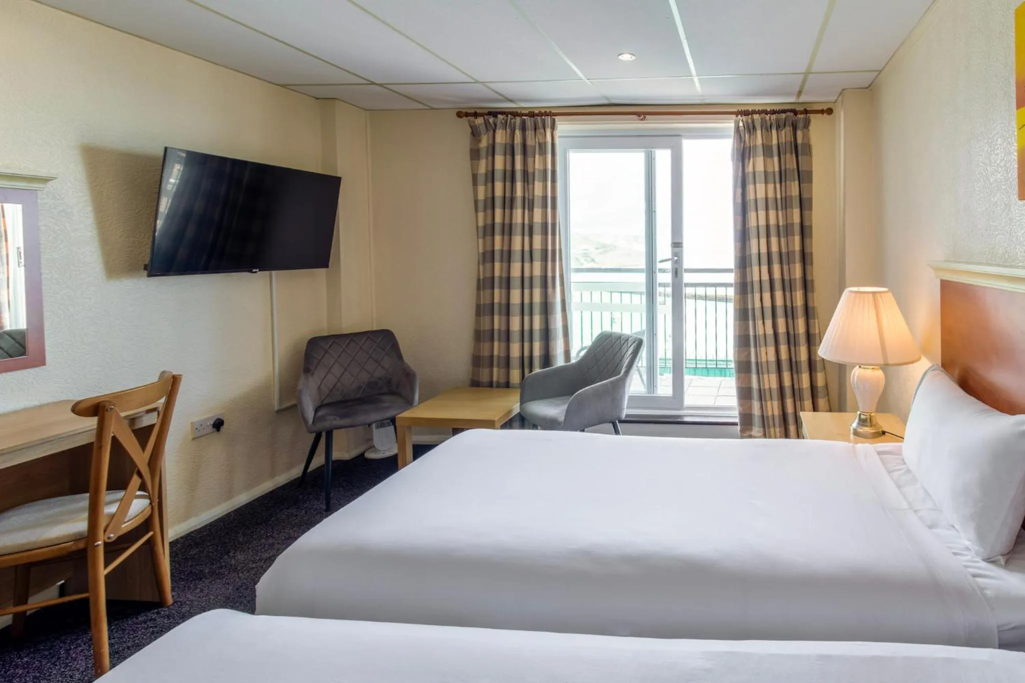 Bedroom, Bed in The Grand Burstin Hotel