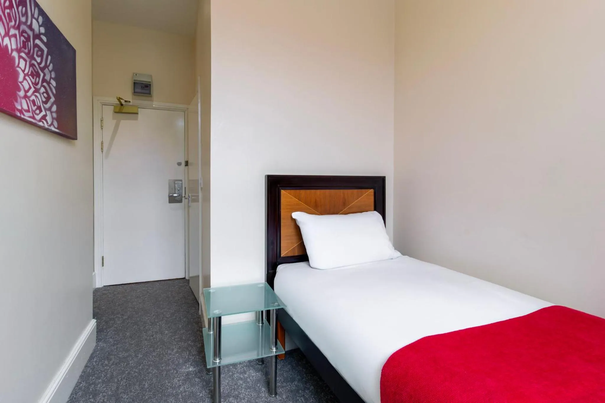 Bedroom, Bed in The Grand Burstin Hotel