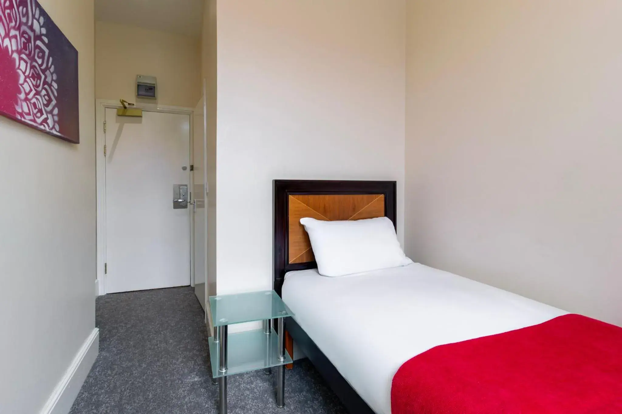 Standard Single Room in The Grand Burstin Hotel Standard Single Room in The Grand Burstin Hotel