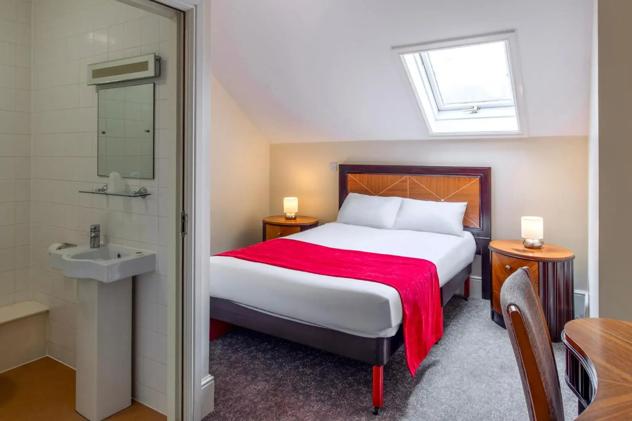 Bedroom, Bed in The Grand Burstin Hotel Bedroom, Bed in The Grand Burstin Hotel