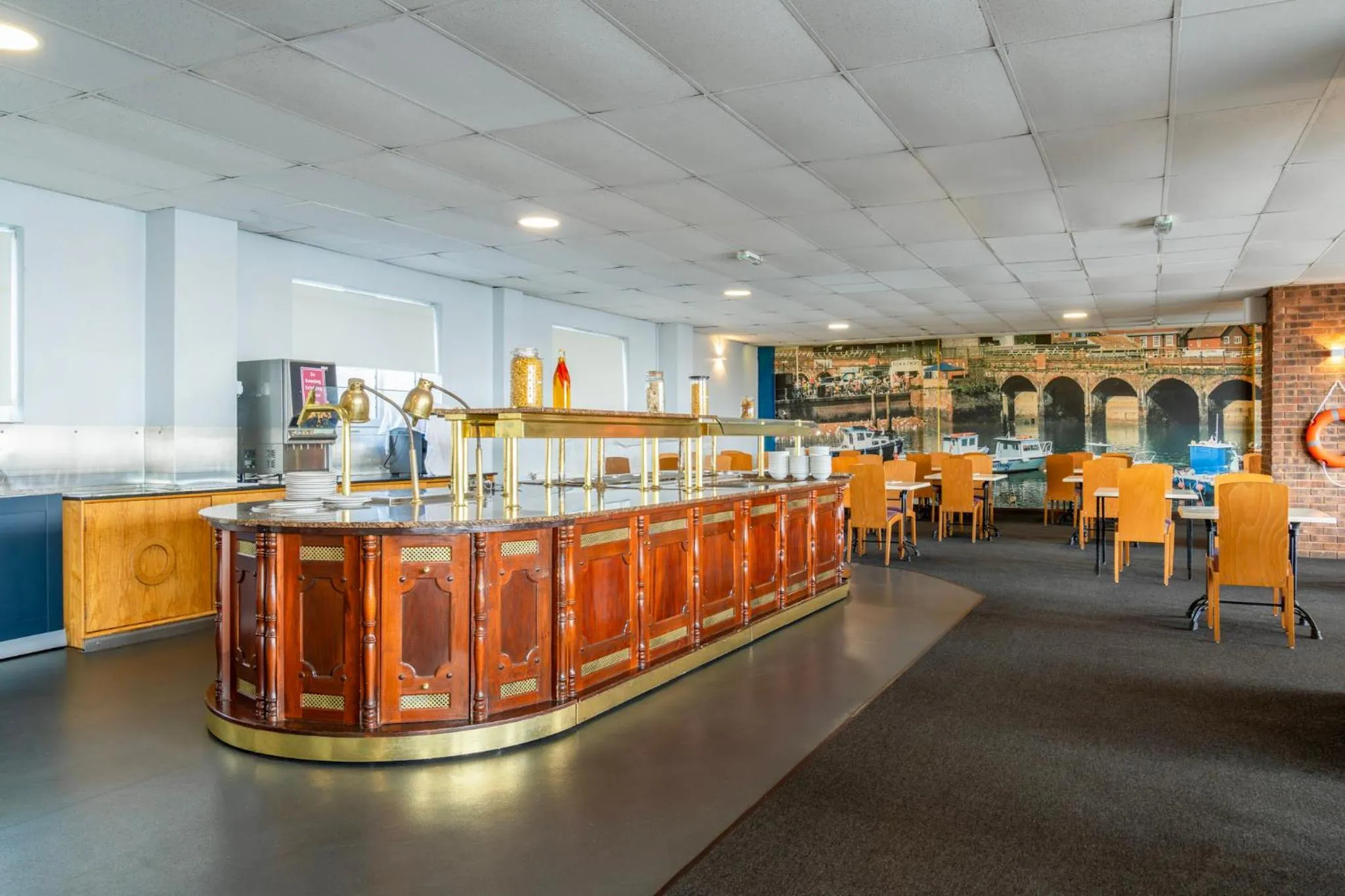 Restaurant/places to eat in The Grand Burstin Hotel