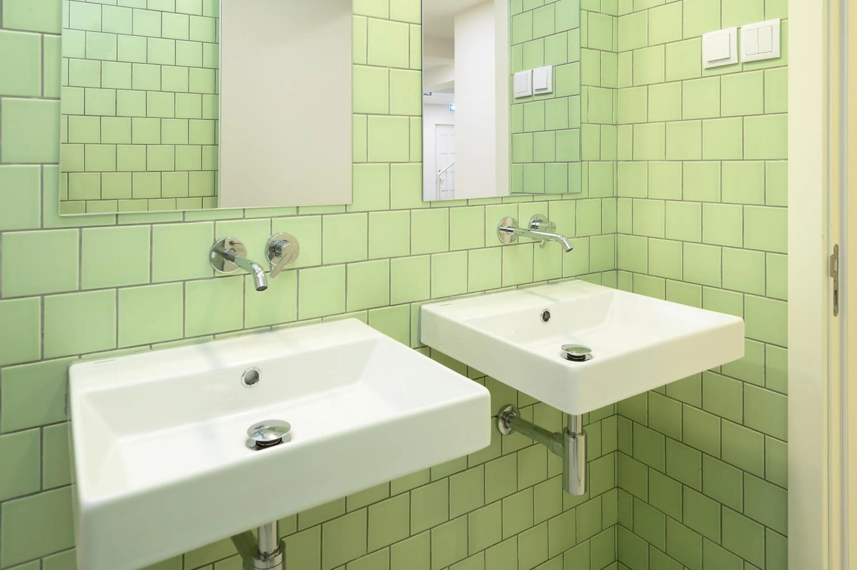 Toilet in Help Yourself Hostels - Carcavelos Coast