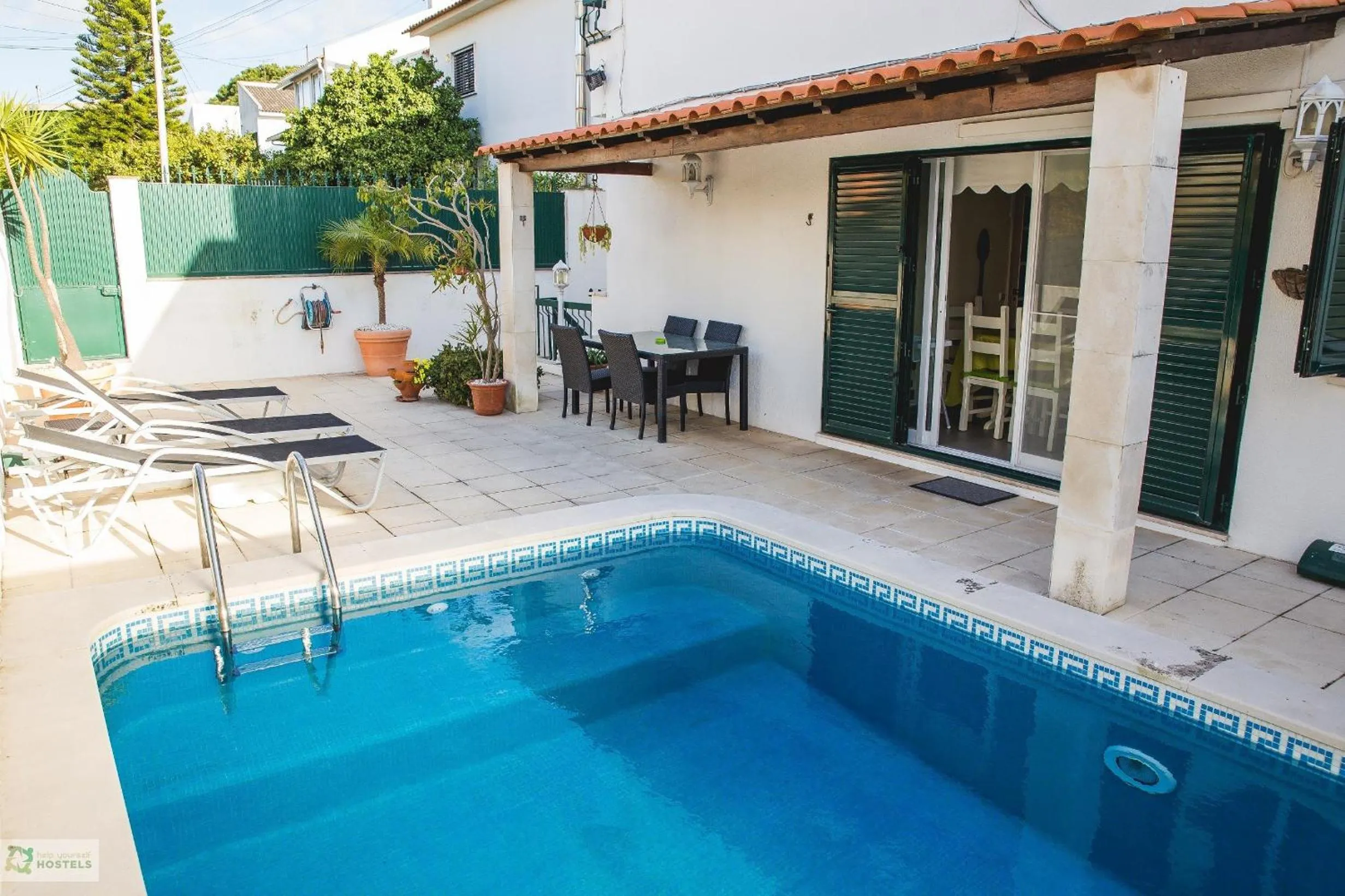 Property building in Help Yourself Hostels - Carcavelos Coast