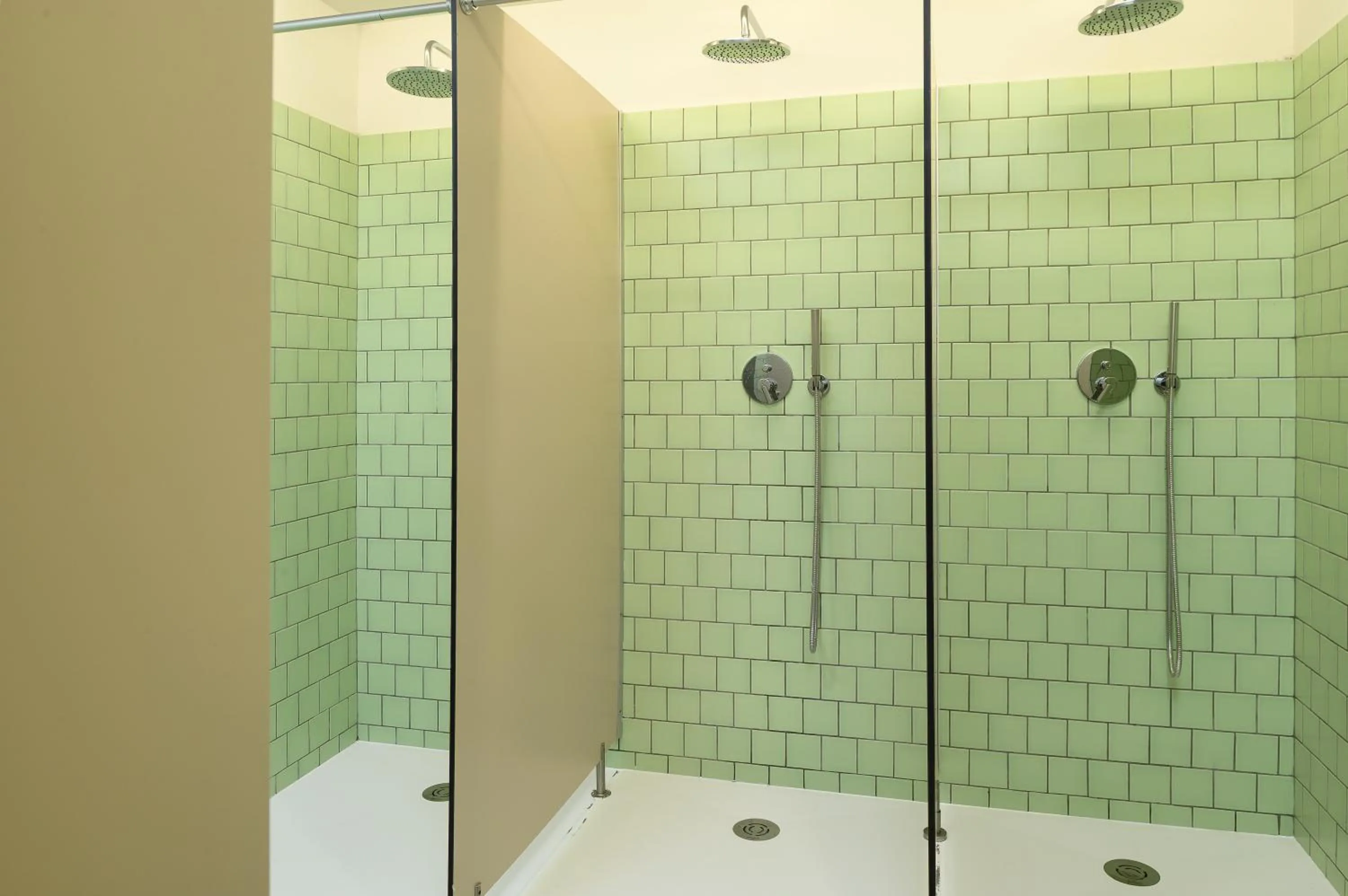 Shower in Help Yourself Hostels - Carcavelos Coast