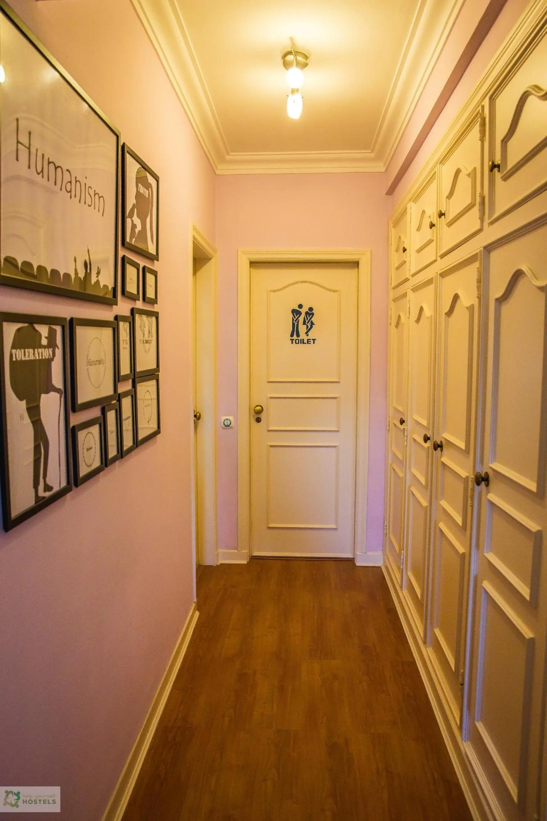 Decorative detail in Help Yourself Hostels - Carcavelos Coast