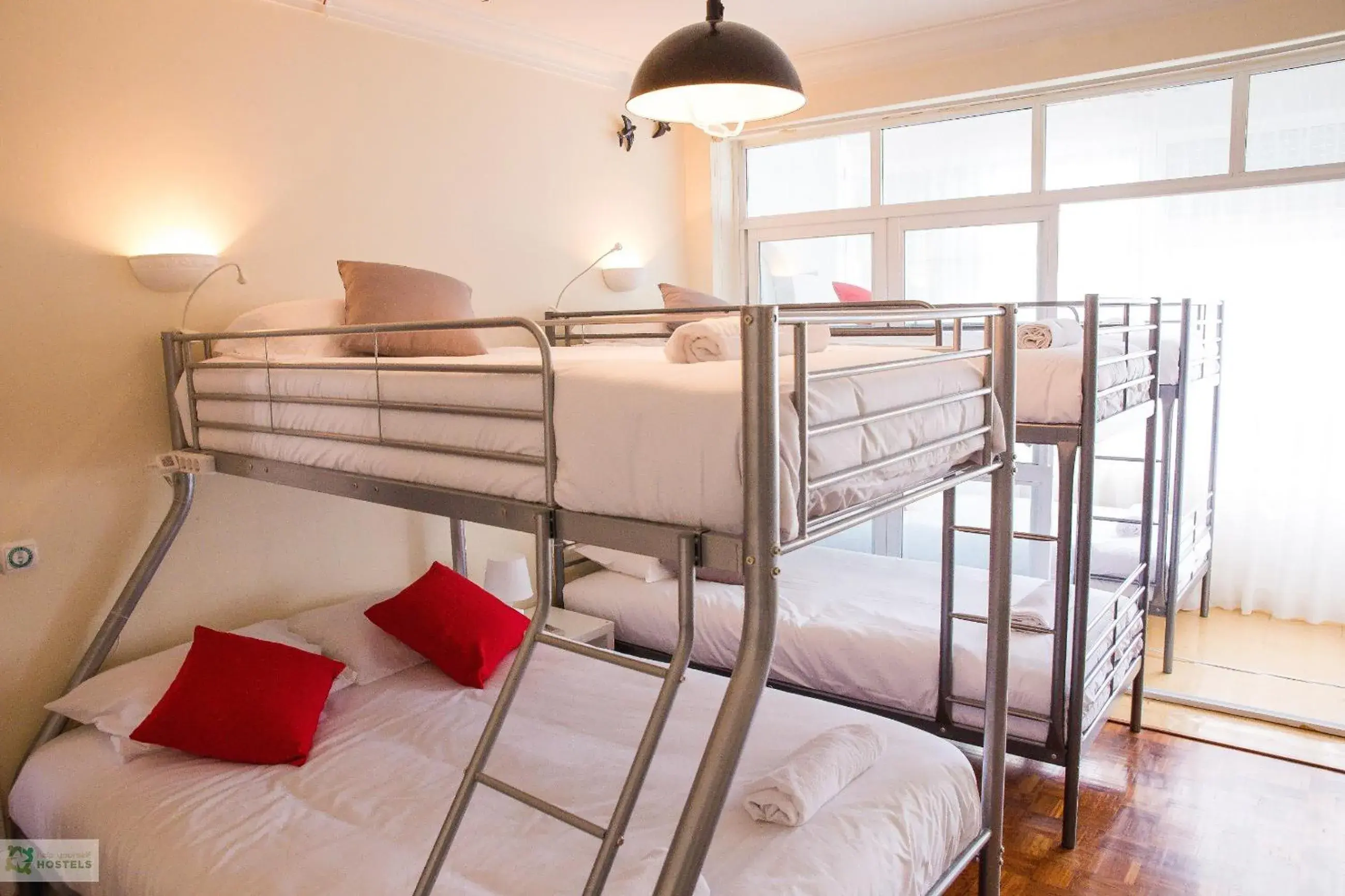 Standard Suite in Help Yourself Hostels - Carcavelos Coast Standard Suite in Help Yourself Hostels - Carcavelos Coast