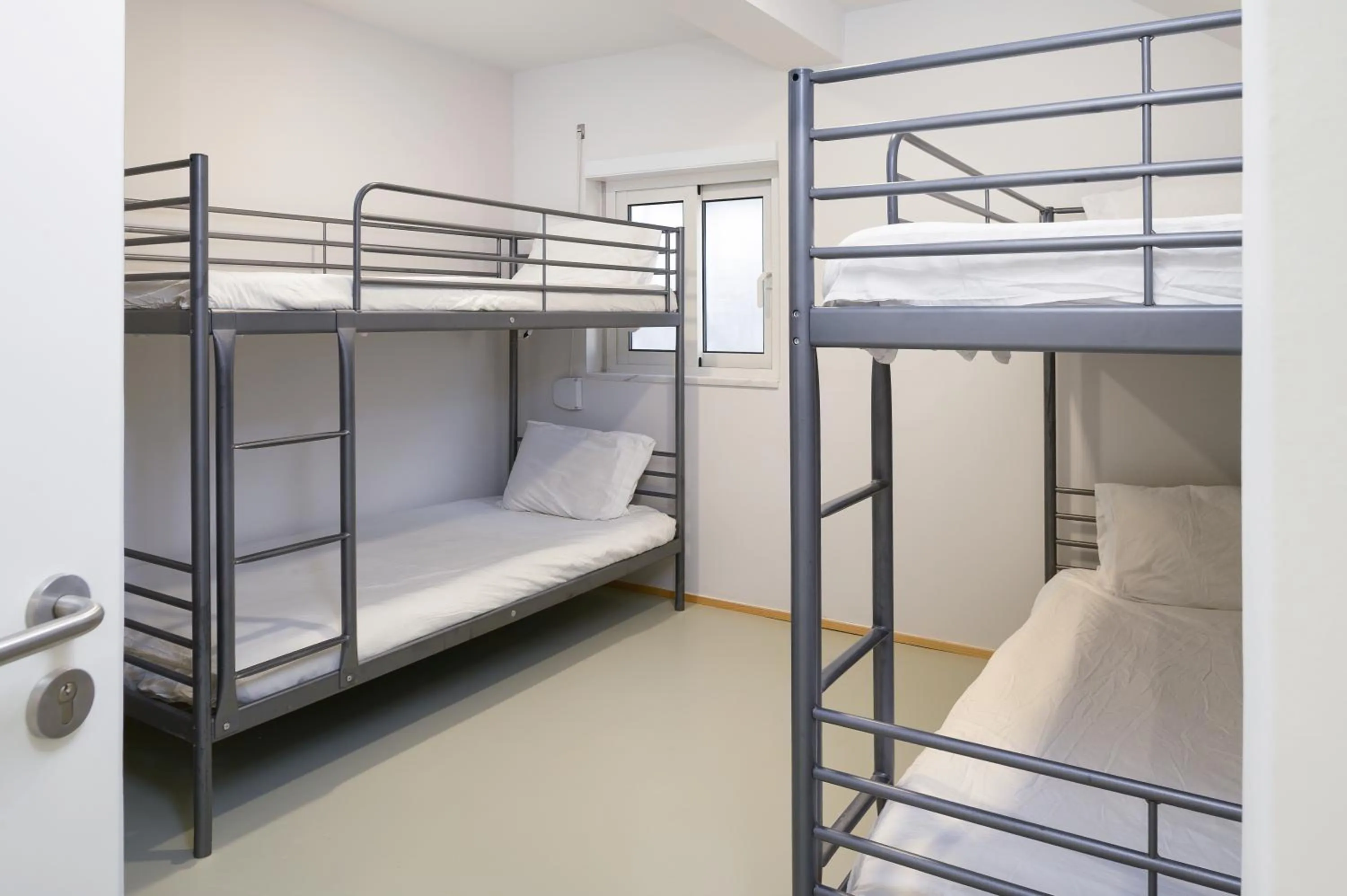 Bed in Help Yourself Hostels - Carcavelos Coast