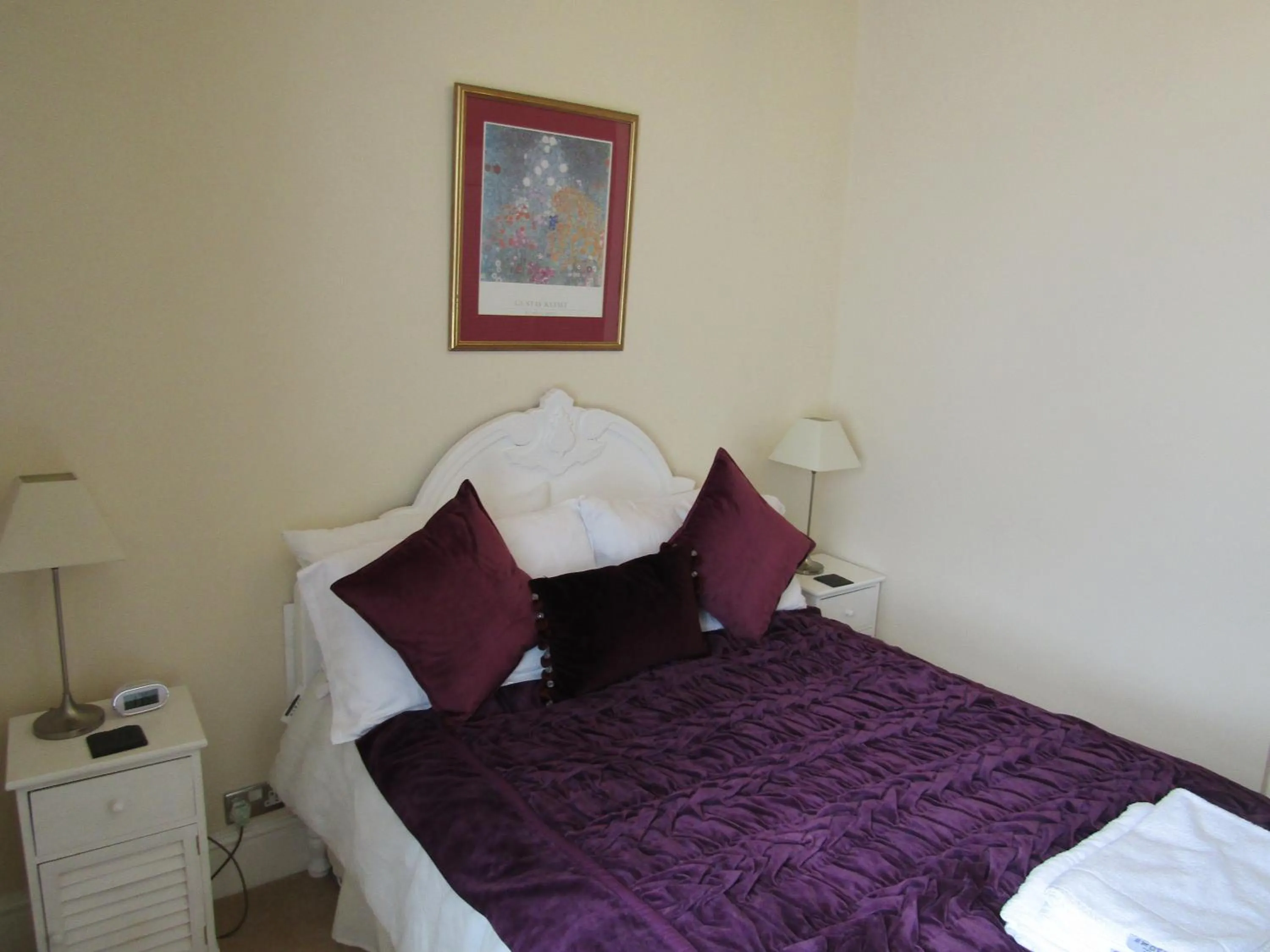 Photo of the whole room, Bed in Harringtons at 14