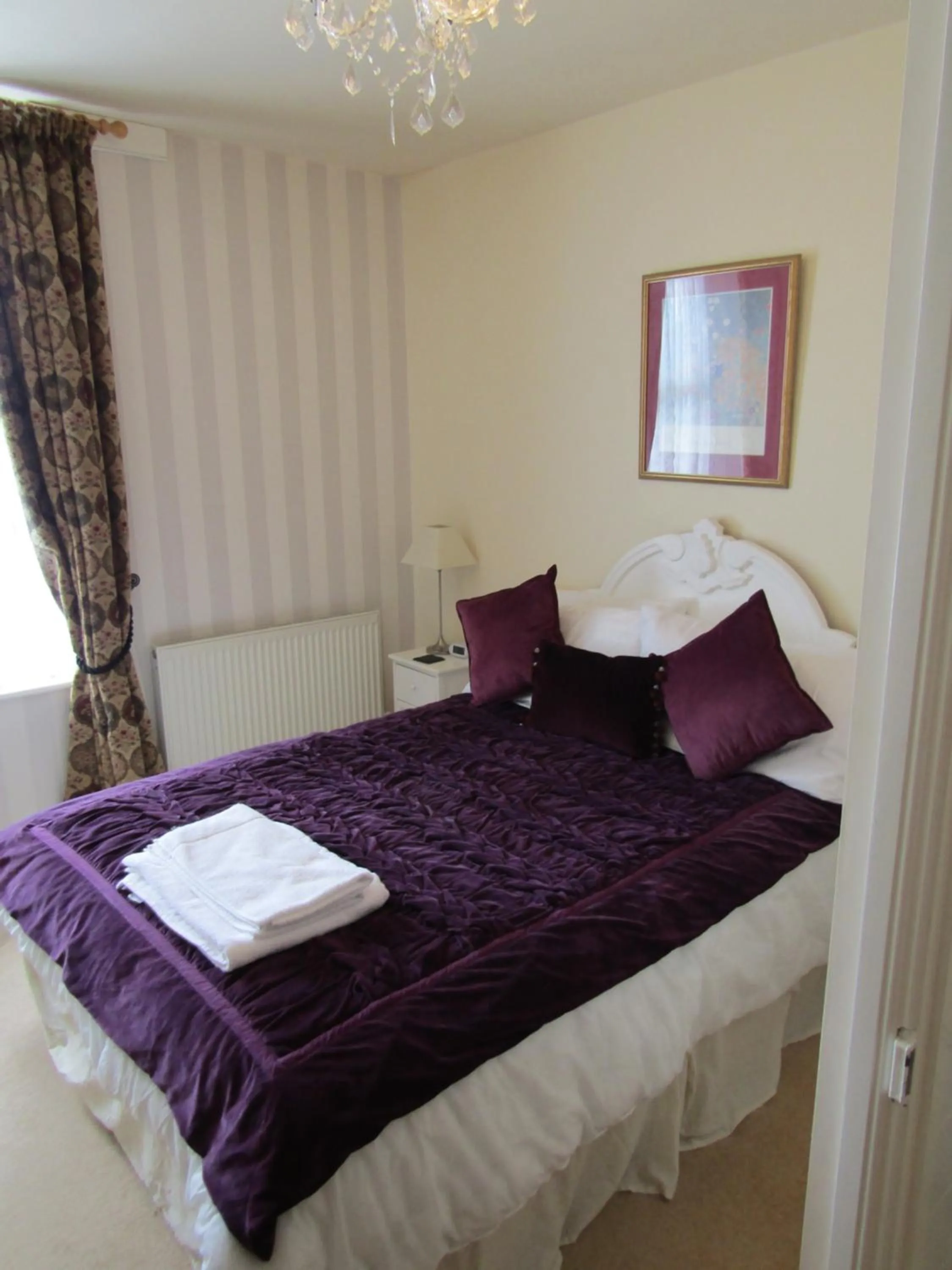 Photo of the whole room, Bed in Harringtons at 14