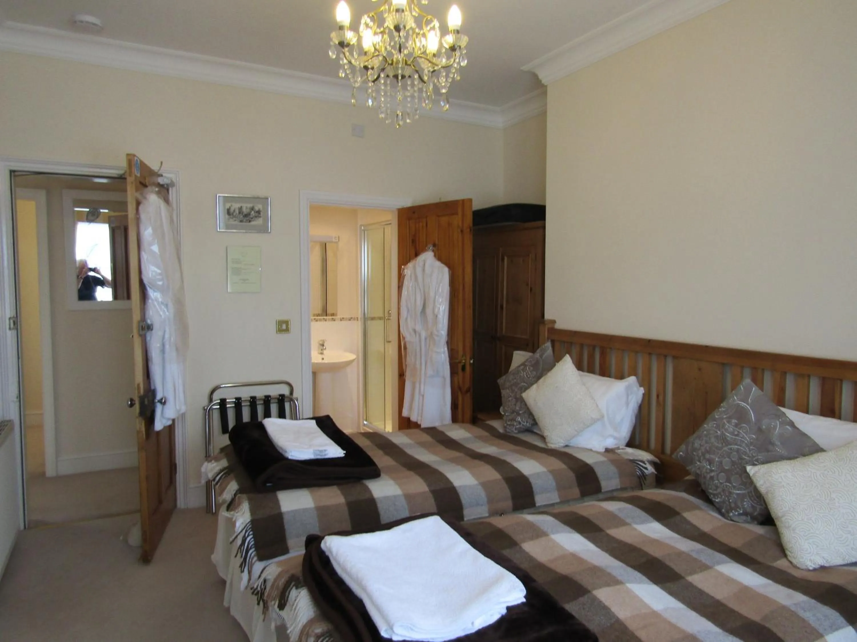 Photo of the whole room, Bed in Harringtons at 14
