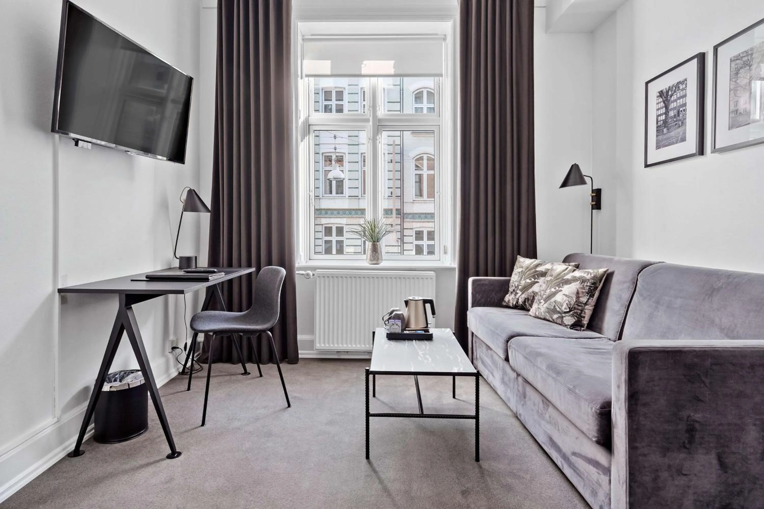 Family in Best Western Hotel Hebron