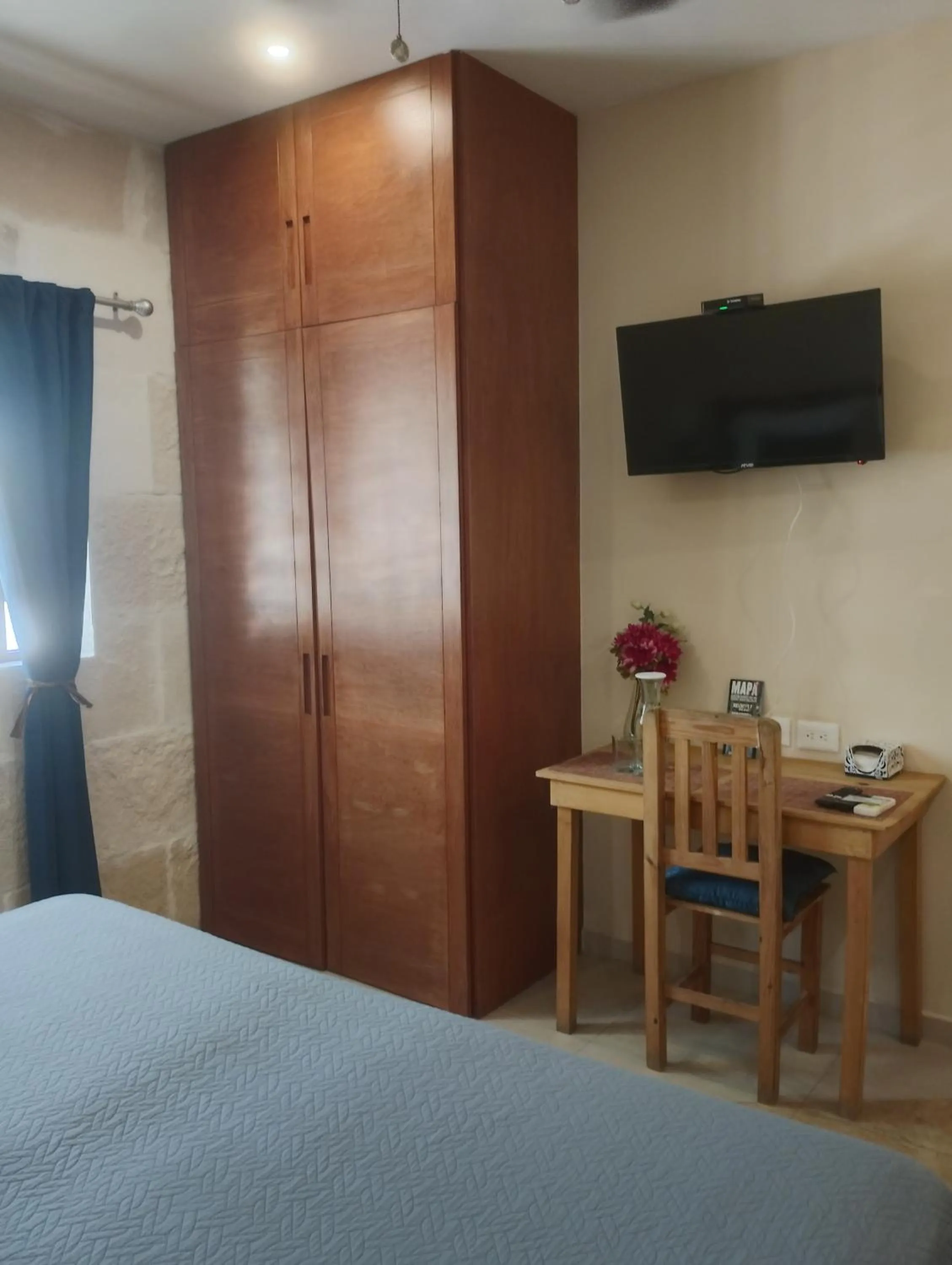 wardrobe, Bed in Bed and Breakfast Pecarí