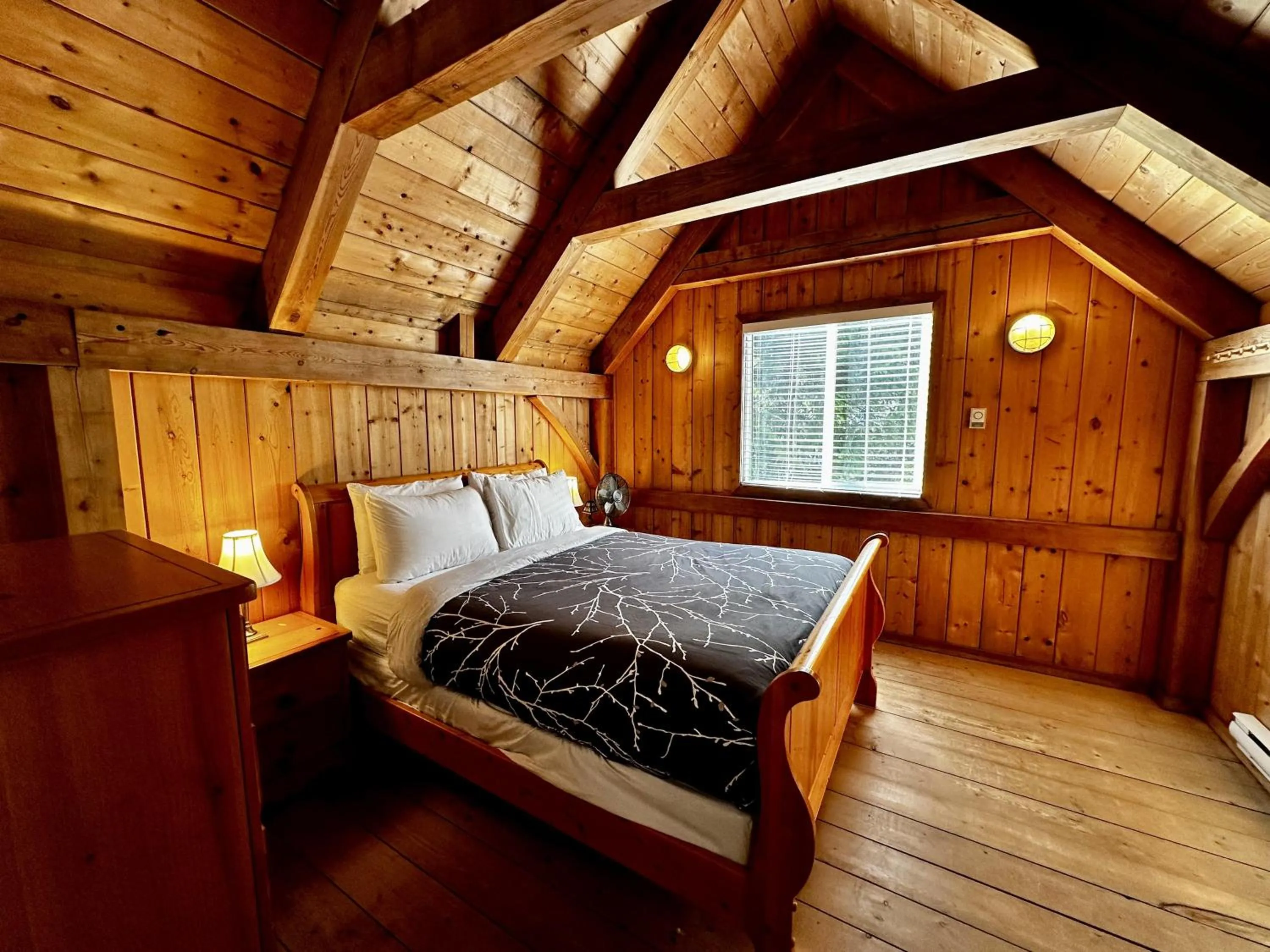 Property building, Bed in Waterfront Timber-Frame Cottage!