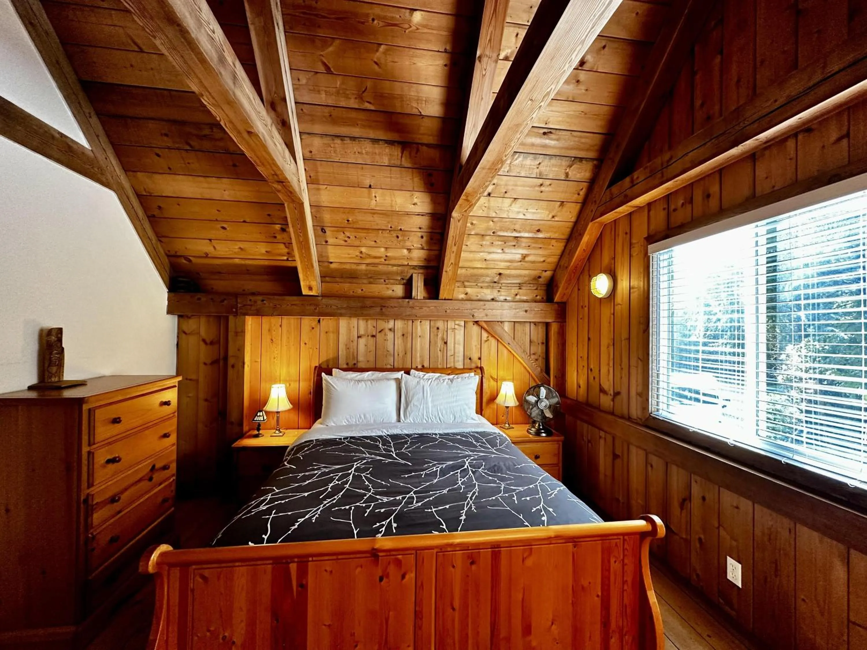 Property building, Bed in Waterfront Timber-Frame Cottage!