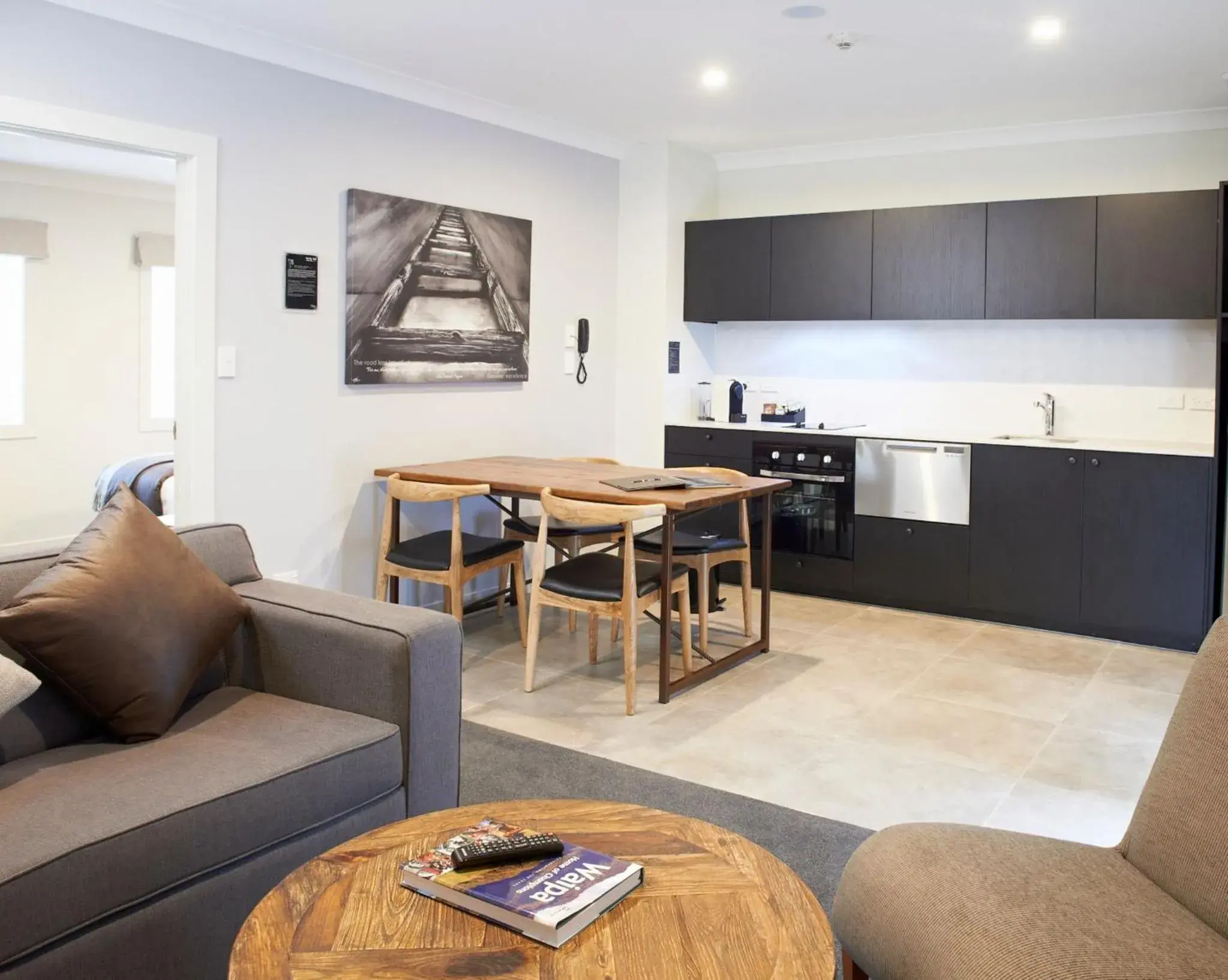 Two-Bedroom Suite in Kelly Rd Cambridge Lodge Two-Bedroom Suite in Kelly Rd Cambridge Lodge