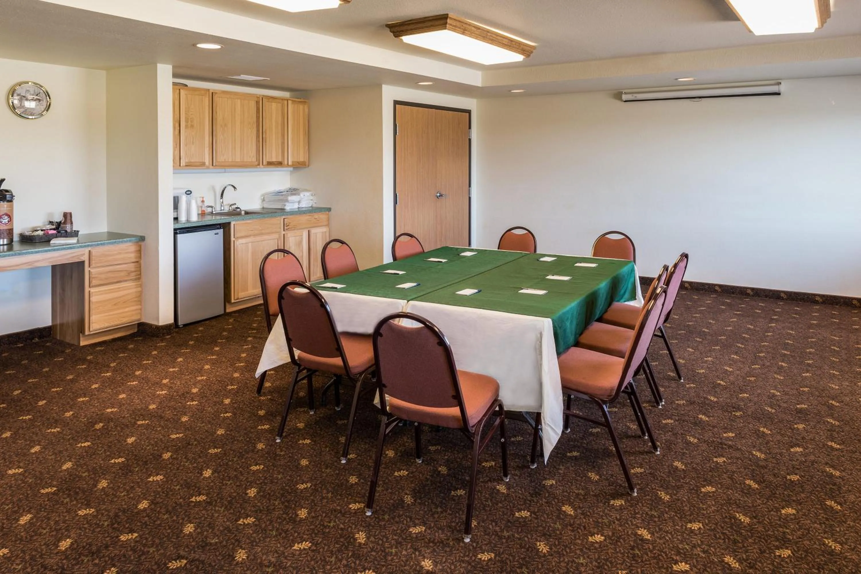 Meeting/conference room in AmericInn by Wyndham Belle Fourche